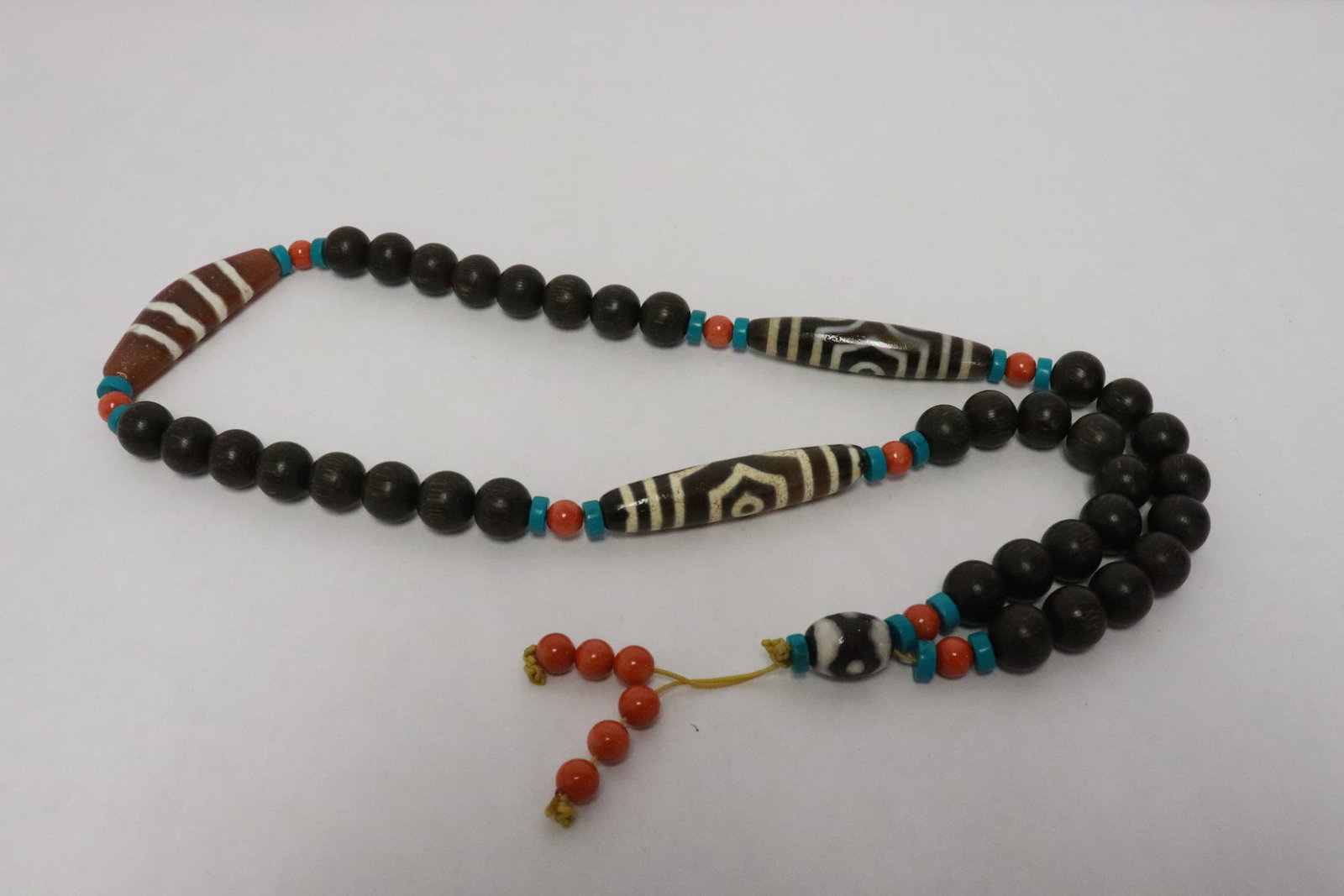 A necklace: A necklace, 28"L