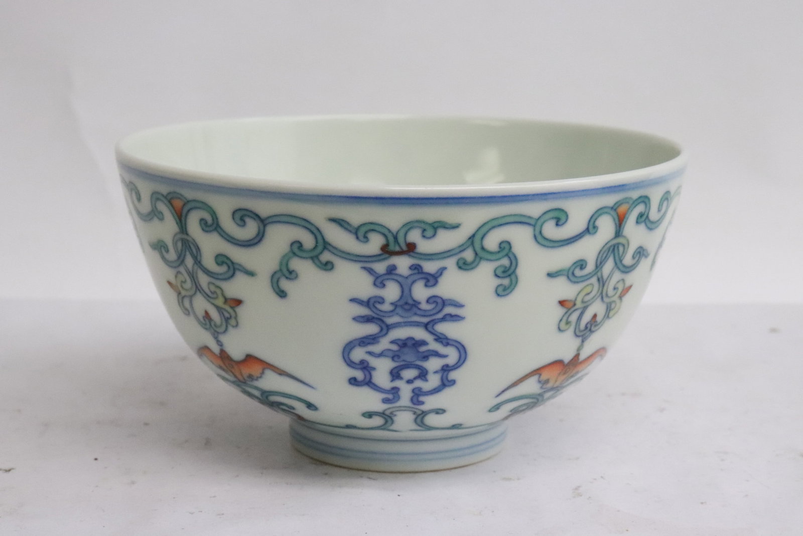 Fine doucai porcelain bowl: Fine doucai porcelain bowl, 2.8"x5"dia