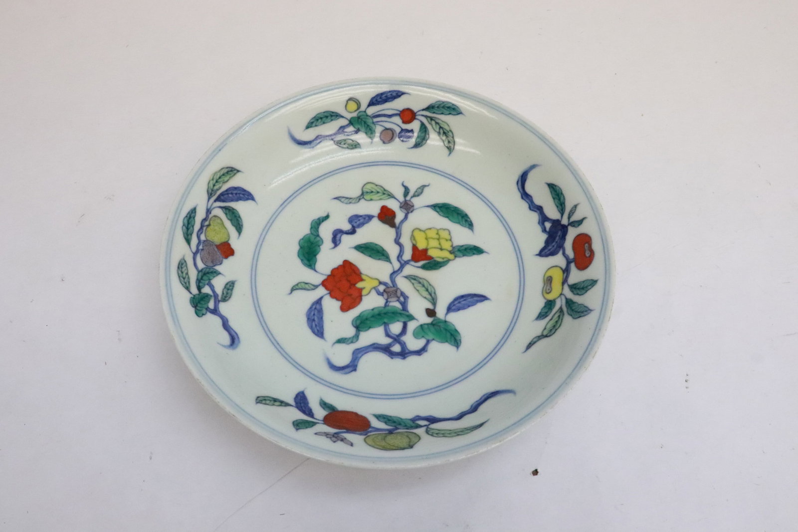 Beautiful wucai porcelain plate: Beautiful wucai porcelain plate, 2"x9.65"dia