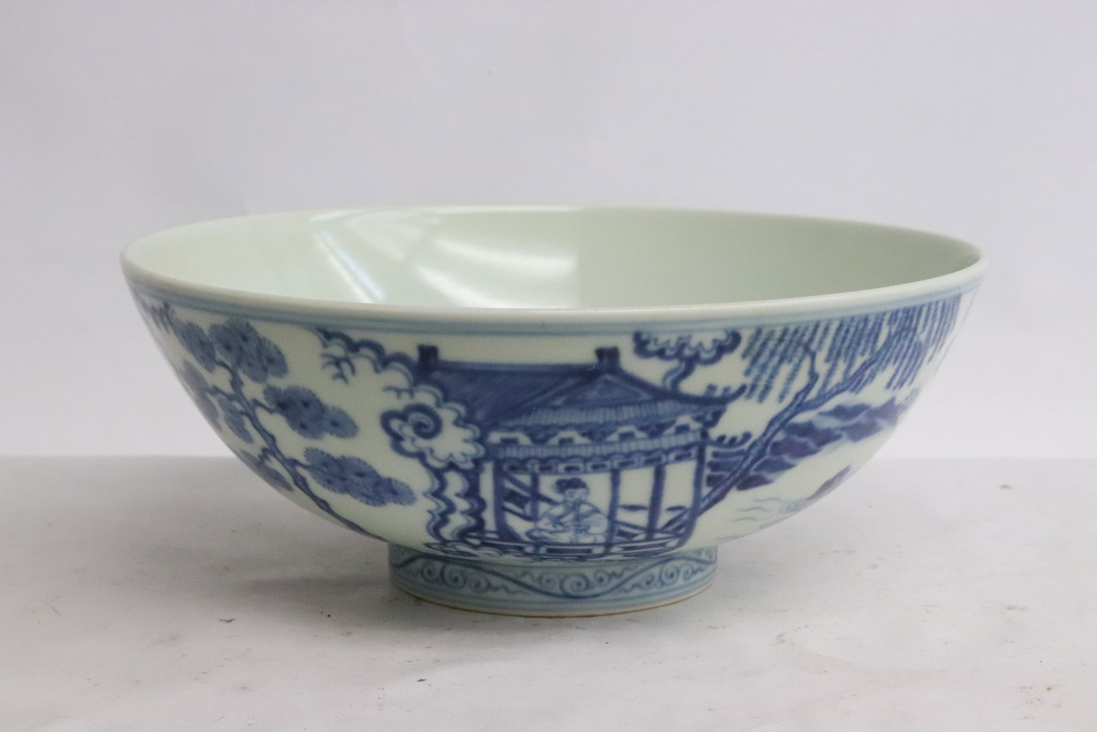 Large Chinese blue and white porcelain bowl: Large Chinese blue and white porcelain bowl, 3.15"x8"dia