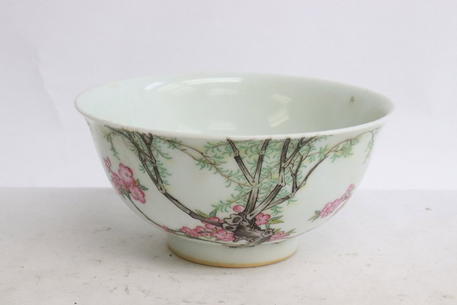 Beautiful Chinese famille rose porcelain bowl (1 of 6)