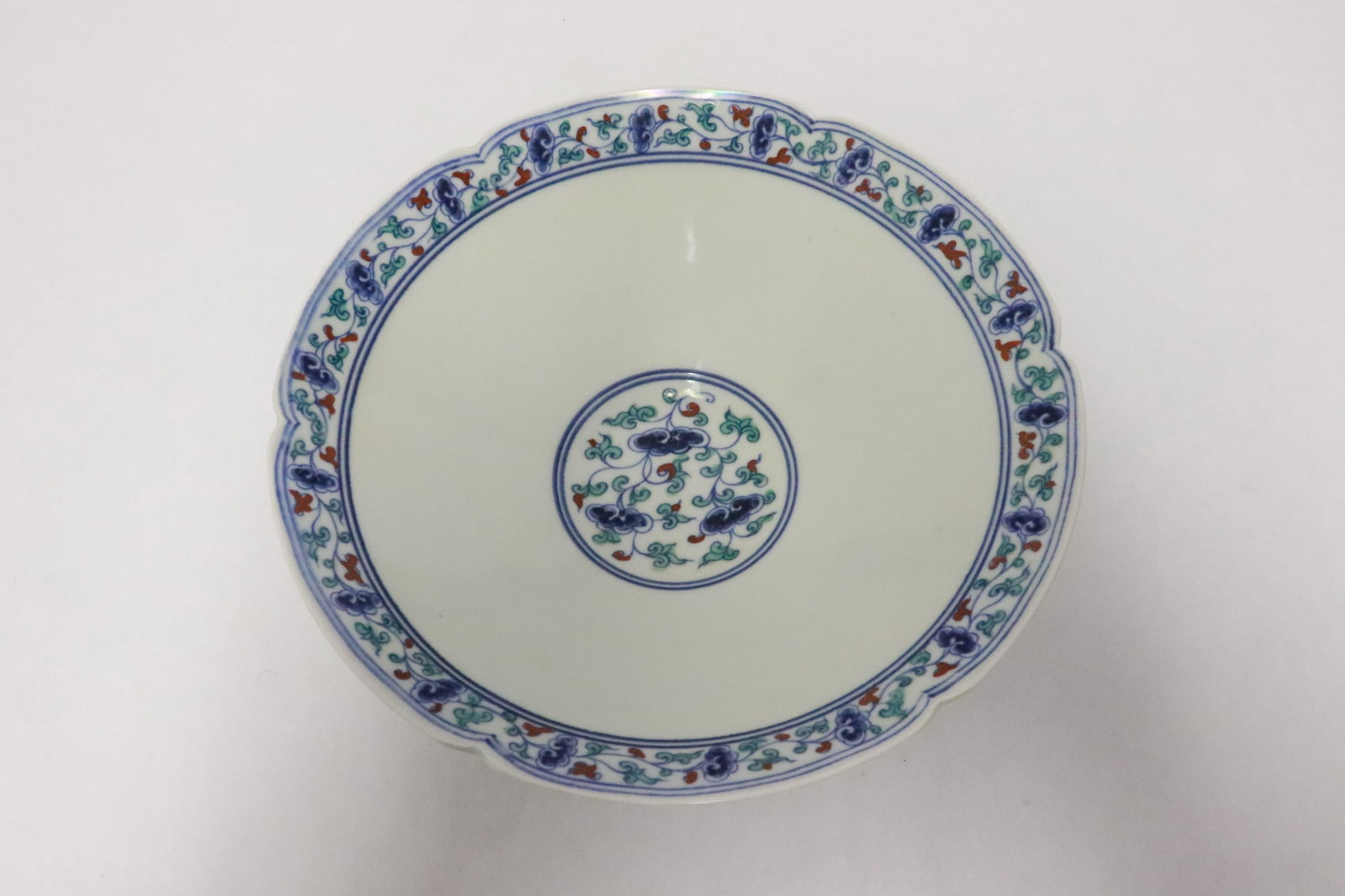 Fine doucai porcelain bowl: Fine doucai porcelain bowl, 2.8"x7.7"dia