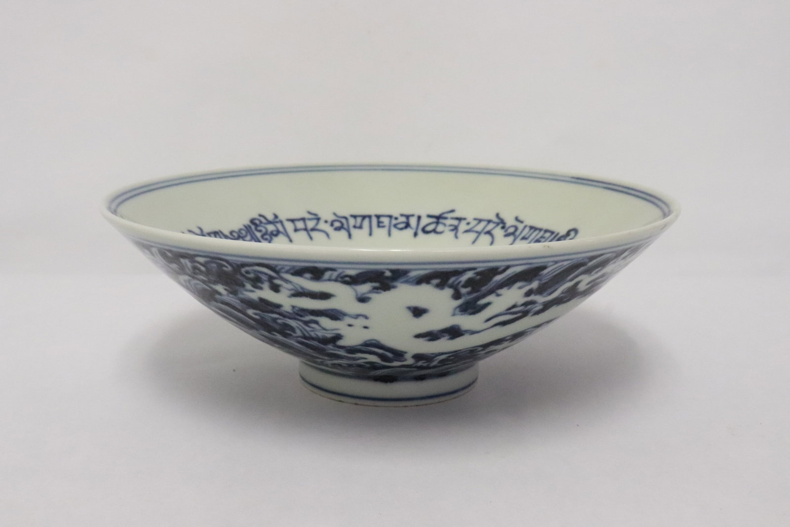 Fine Chinese blue and white porcelain bowl (1 of 8)