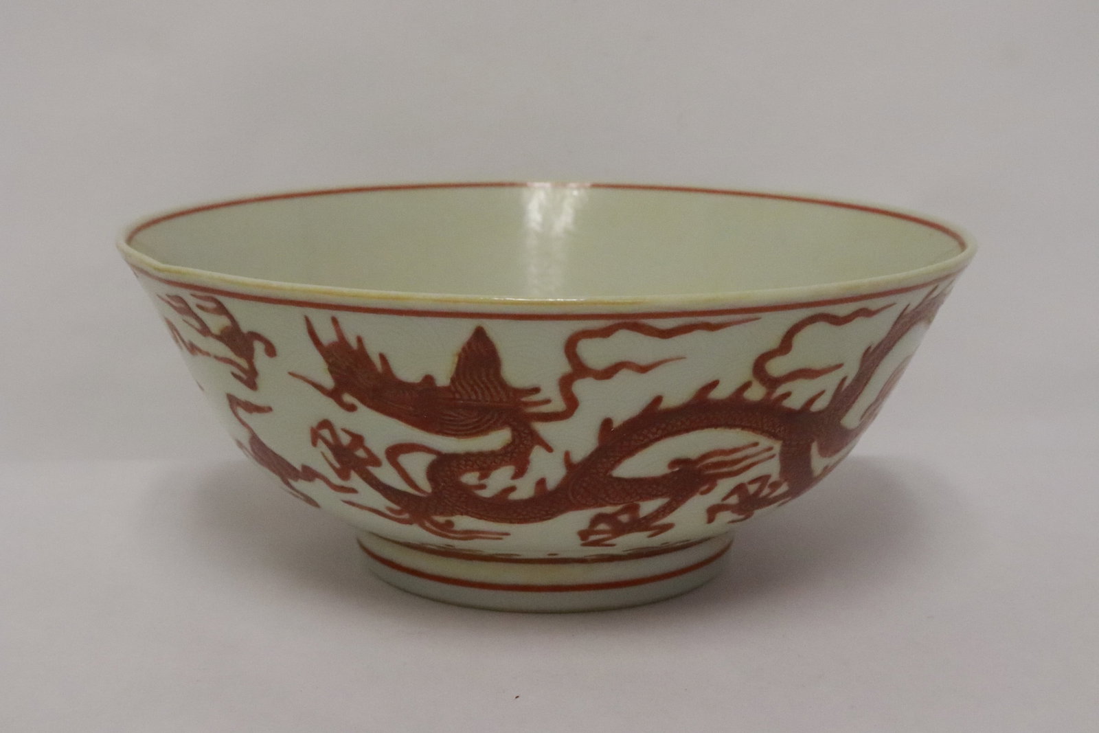 Chinese red and white porcelain bowl: Chinese red and white porcelain bowl, 3"x7.35"dia