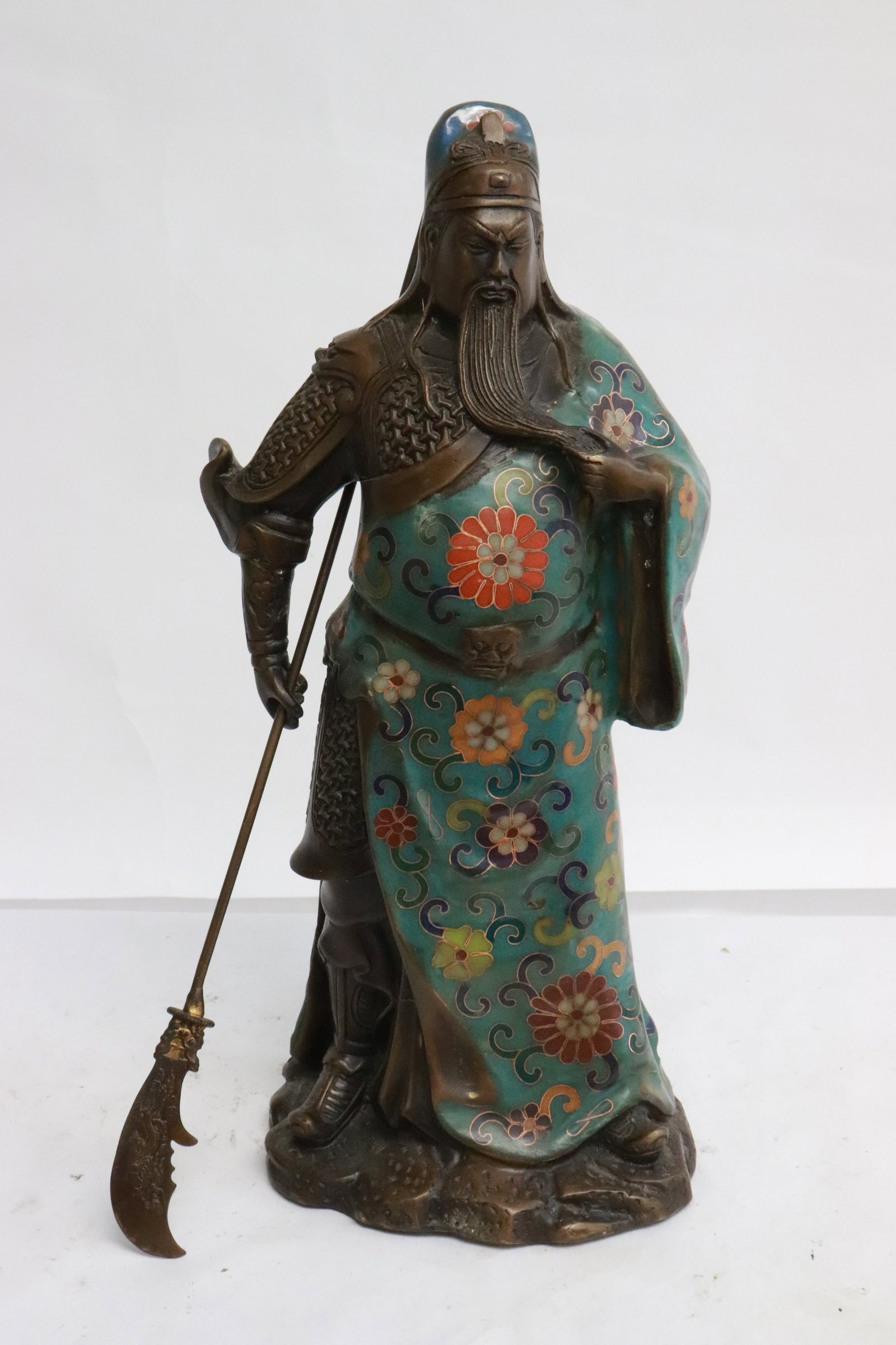 Fine Chinese cloisonne bronze carving of Guandi: Fine Chinese cloisonne bronze carving of Guandi, 11.45"H