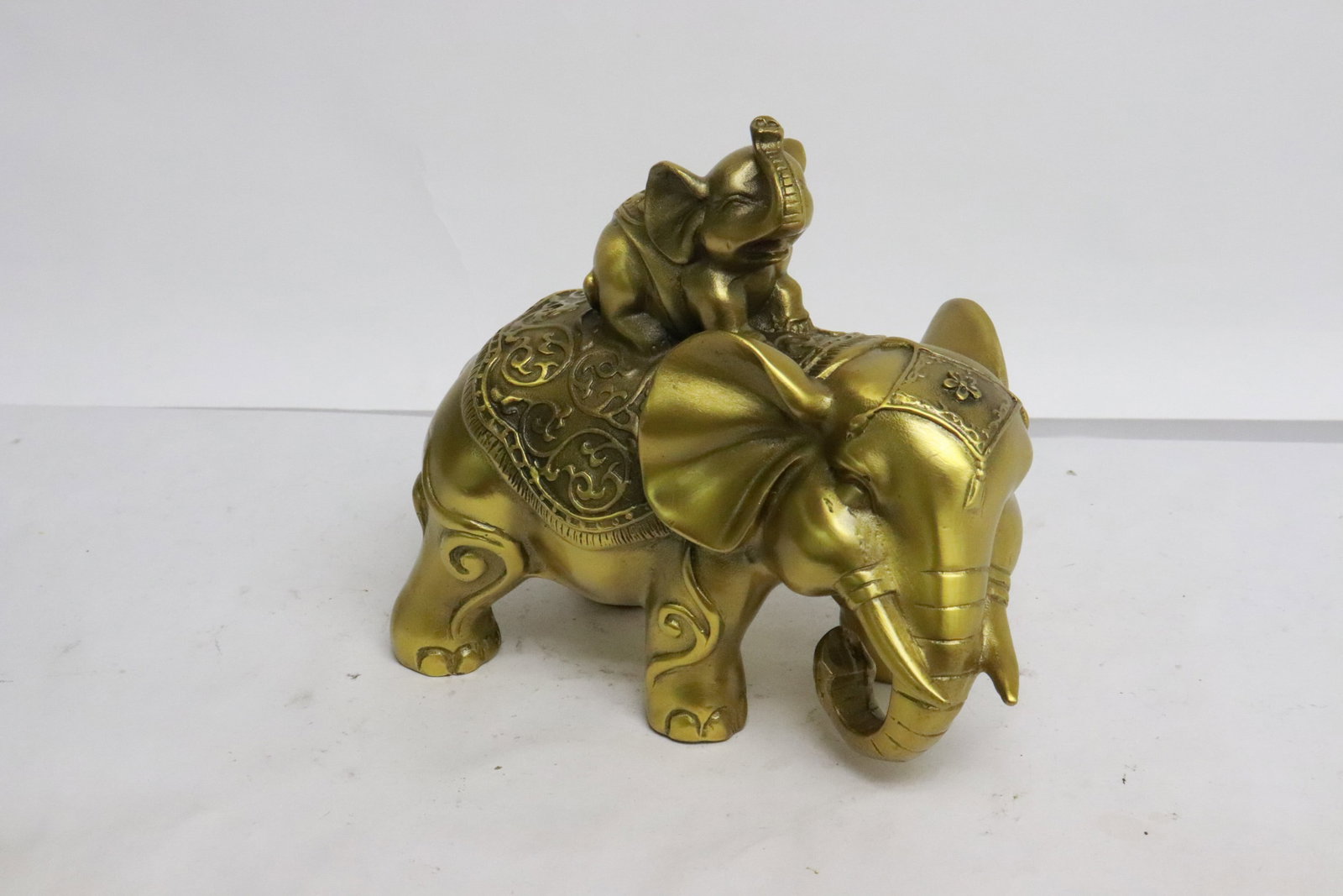 A metal carving of elephant: A metal carving of elephant, 6.2"H
