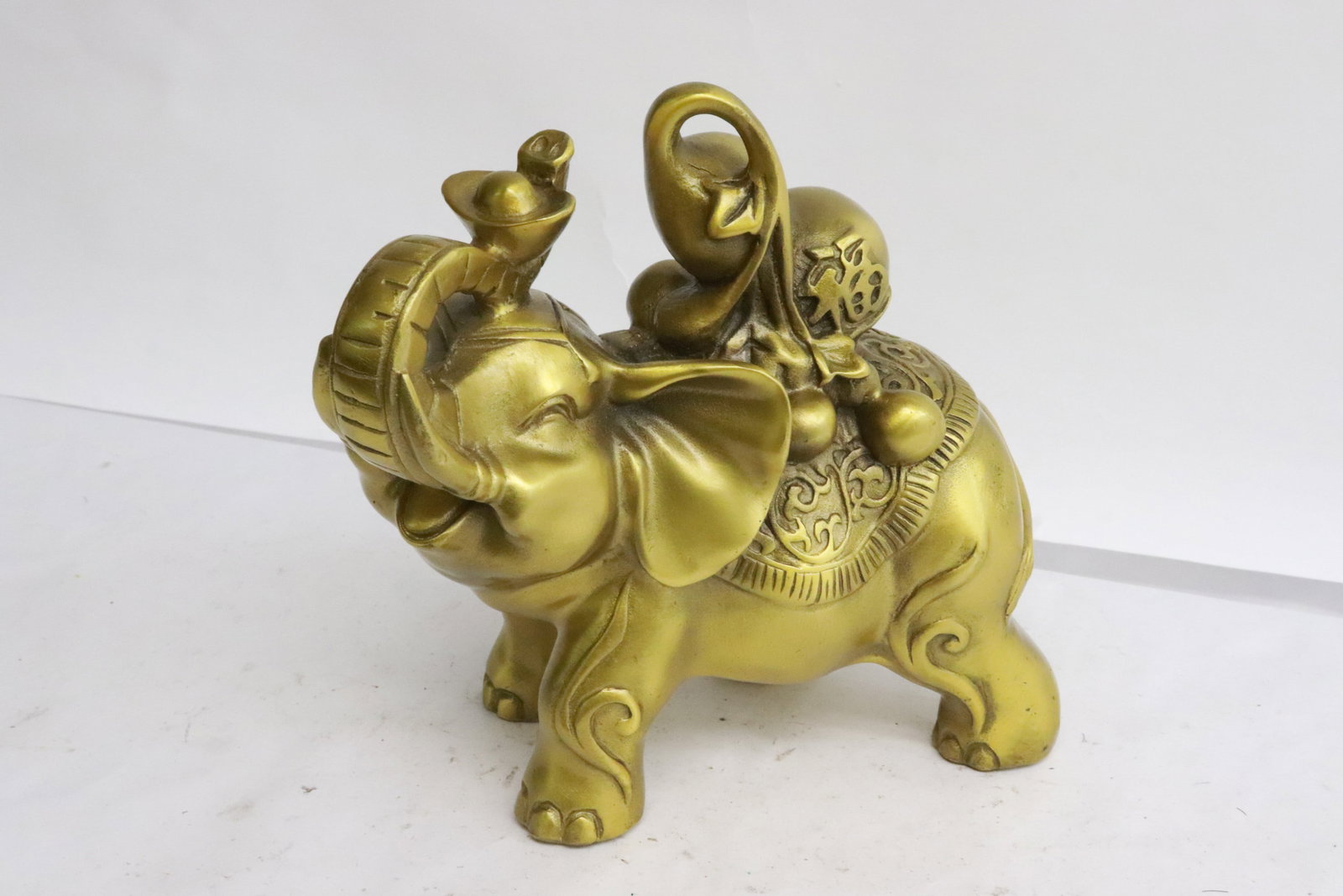 Metal sculpture of elephant: Metal sculpture of elephant, 6.7"H