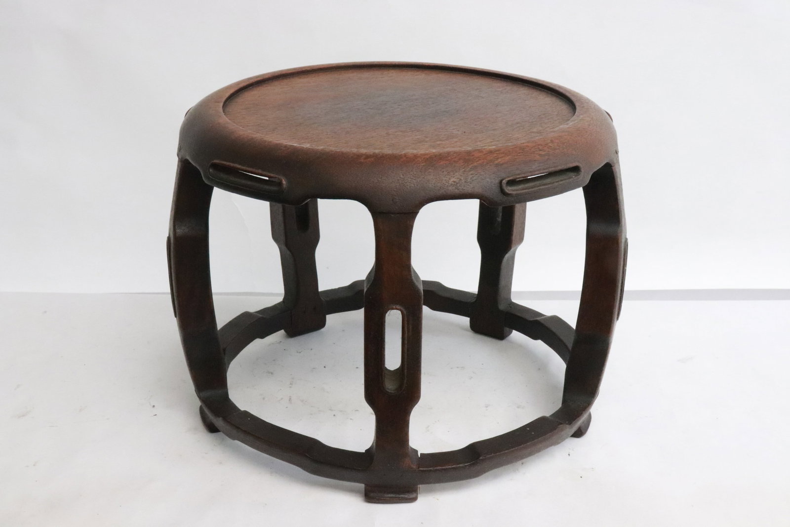 Large round table top stand (1 of 5)