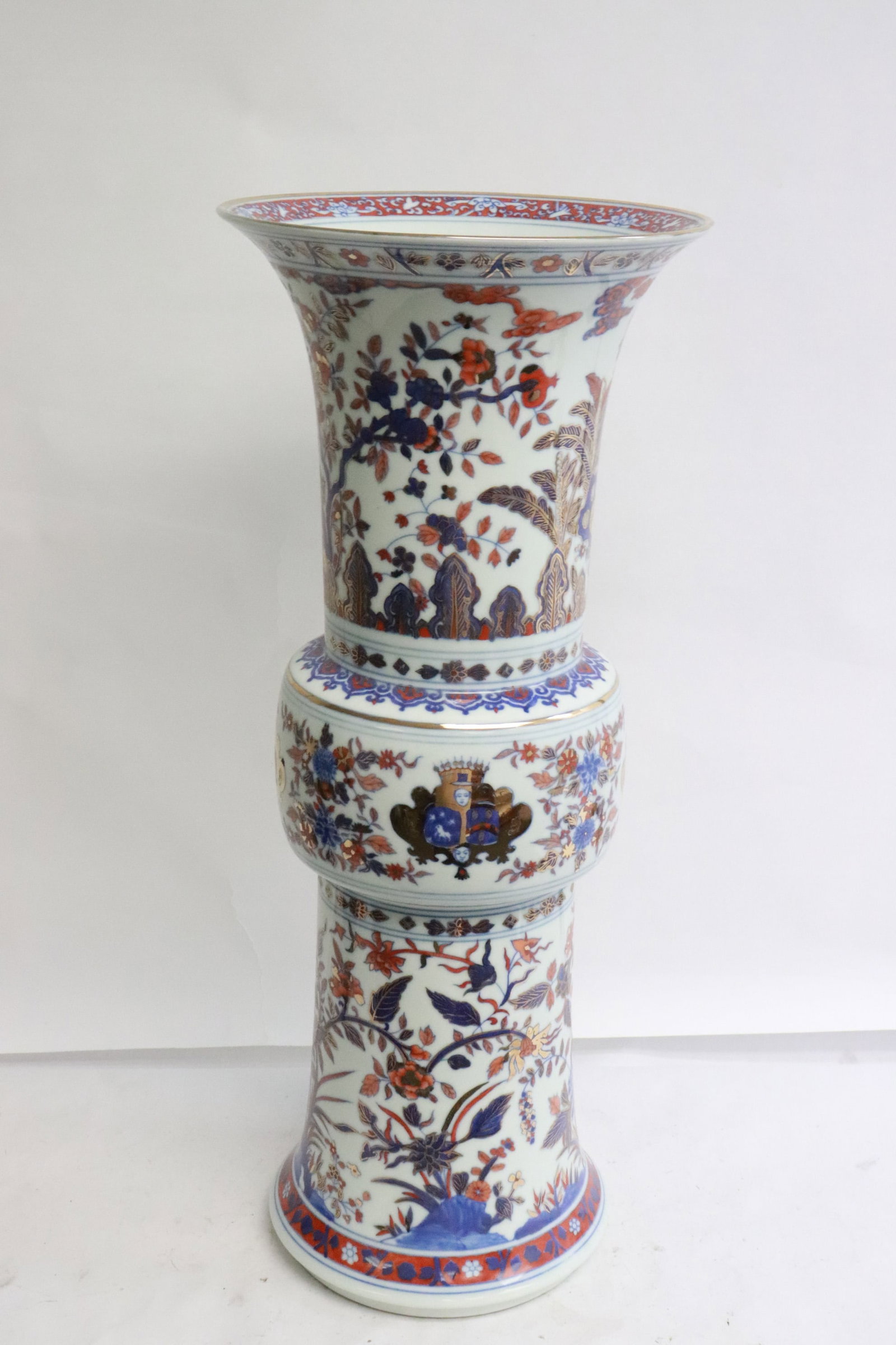Beautiful Chinese doucai porcelain large gu vase: Beautiful Chinese doucai porcelain large gu vase, 18"x7.5"dia