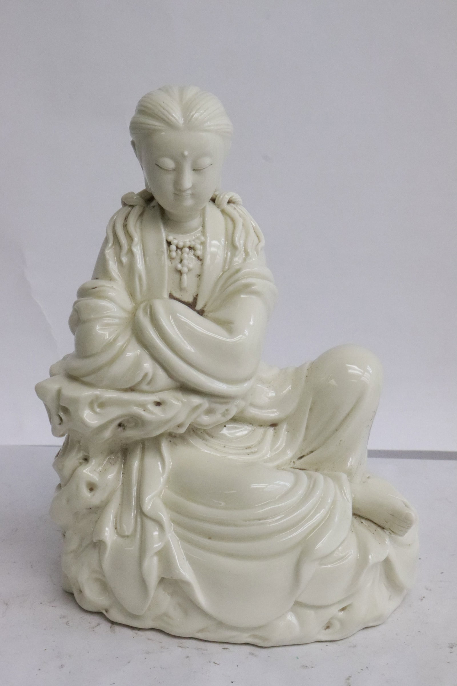 A blanc de shin deity: A blanc de shin deity, 7.35"H