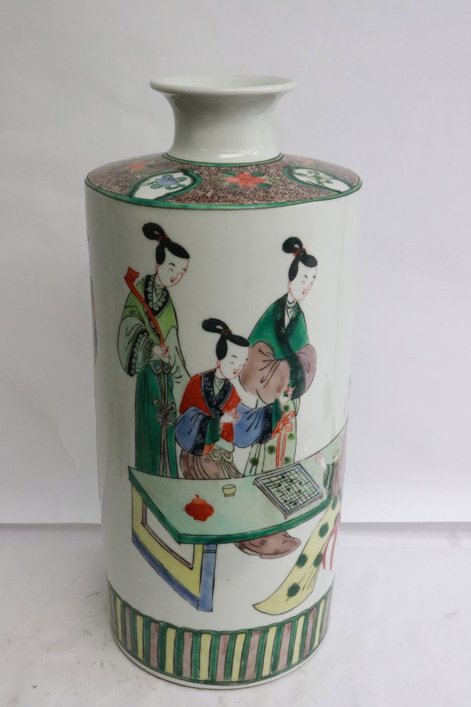 Fine Chinese famille rose porcelain straight vase: Fine Chinese famille rose porcelain straight vase, 15"x6.7"dia