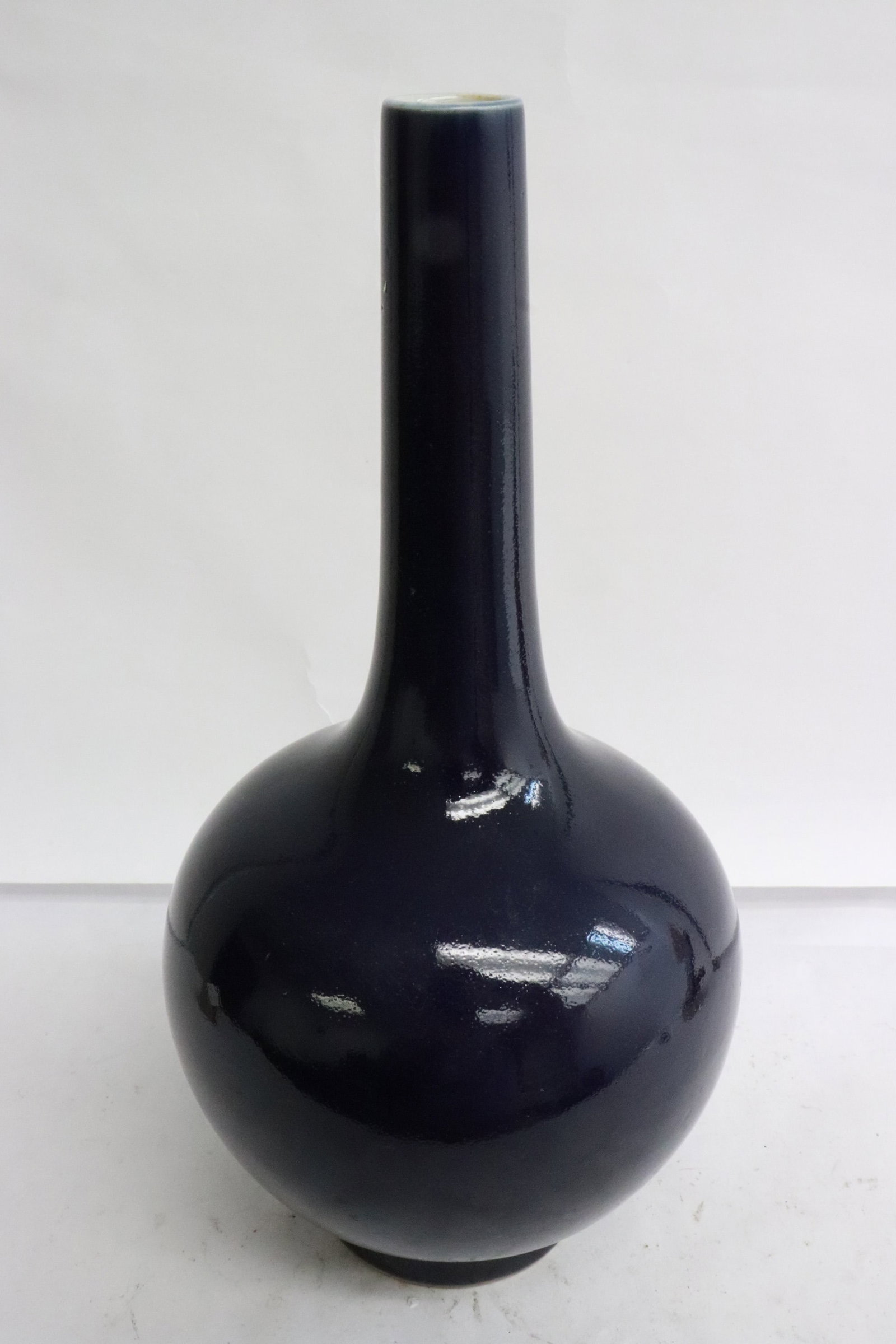 A blue glazed porcelain bottle vase (1 of 7)