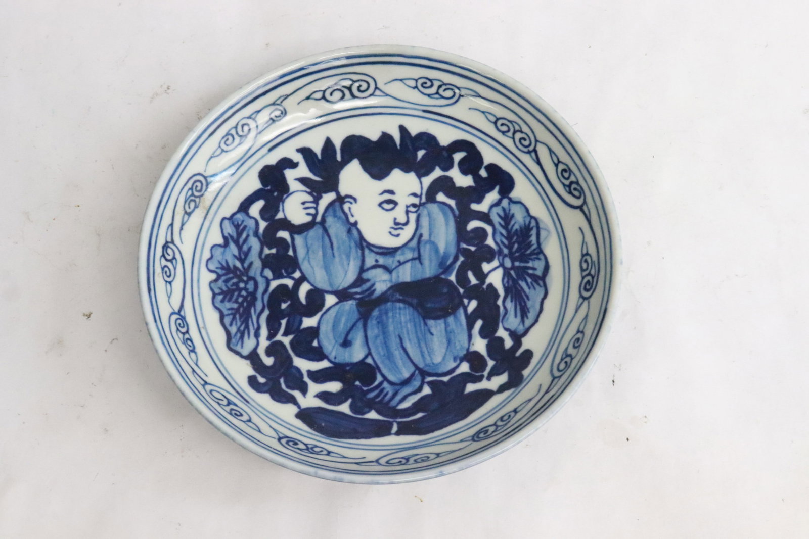 A blue and white porcelain plate: A blue and white porcelain plate, 1.5"x6.9"dia