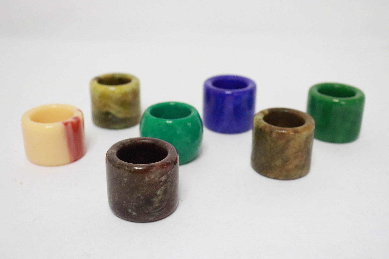 7 archer's rings: 7 archer's rings, 0.95"x1.35"dia - 1.15"x1.3"dia