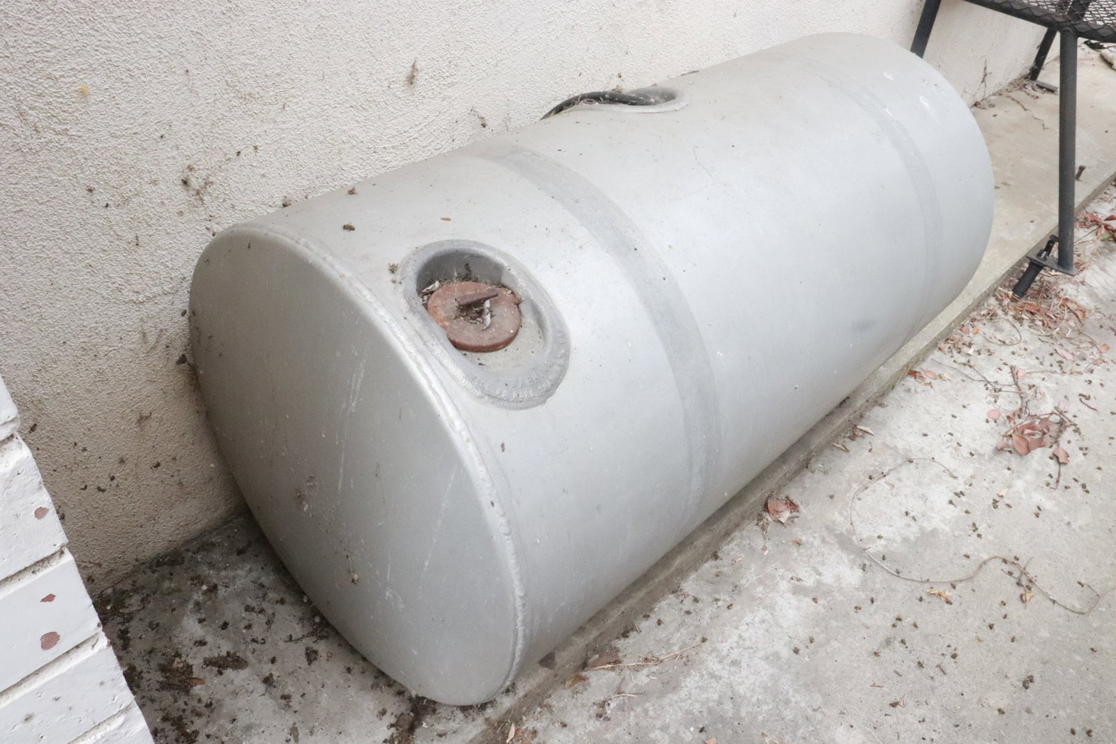 An aluminum diesel tank: An aluminum diesel tank, 27"x49"x25"