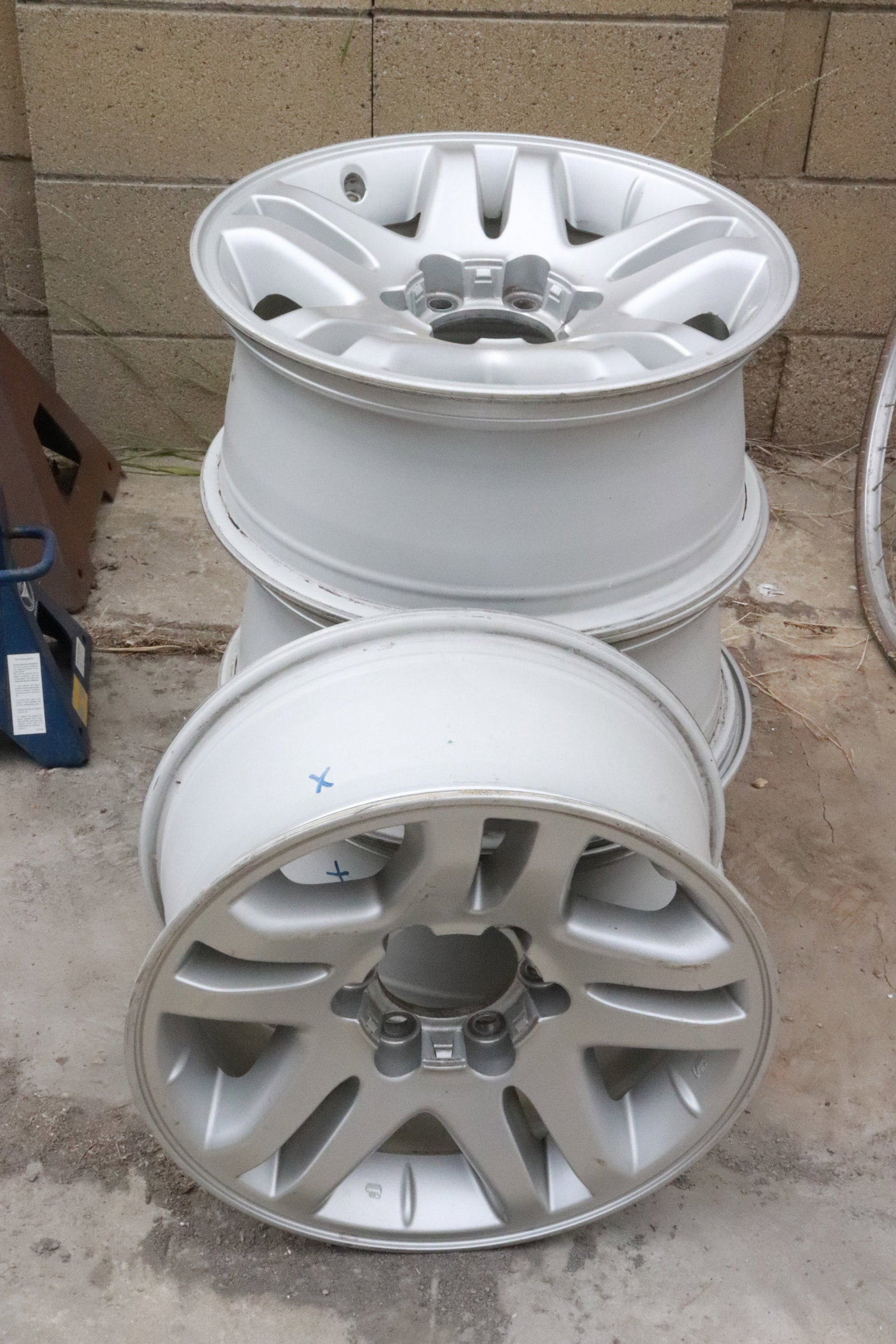 4 tire wheels "JIL/T" in as new condition: 4 tire wheels "JIL/T" for Toyota Sequoia in as new condition, 19" ea