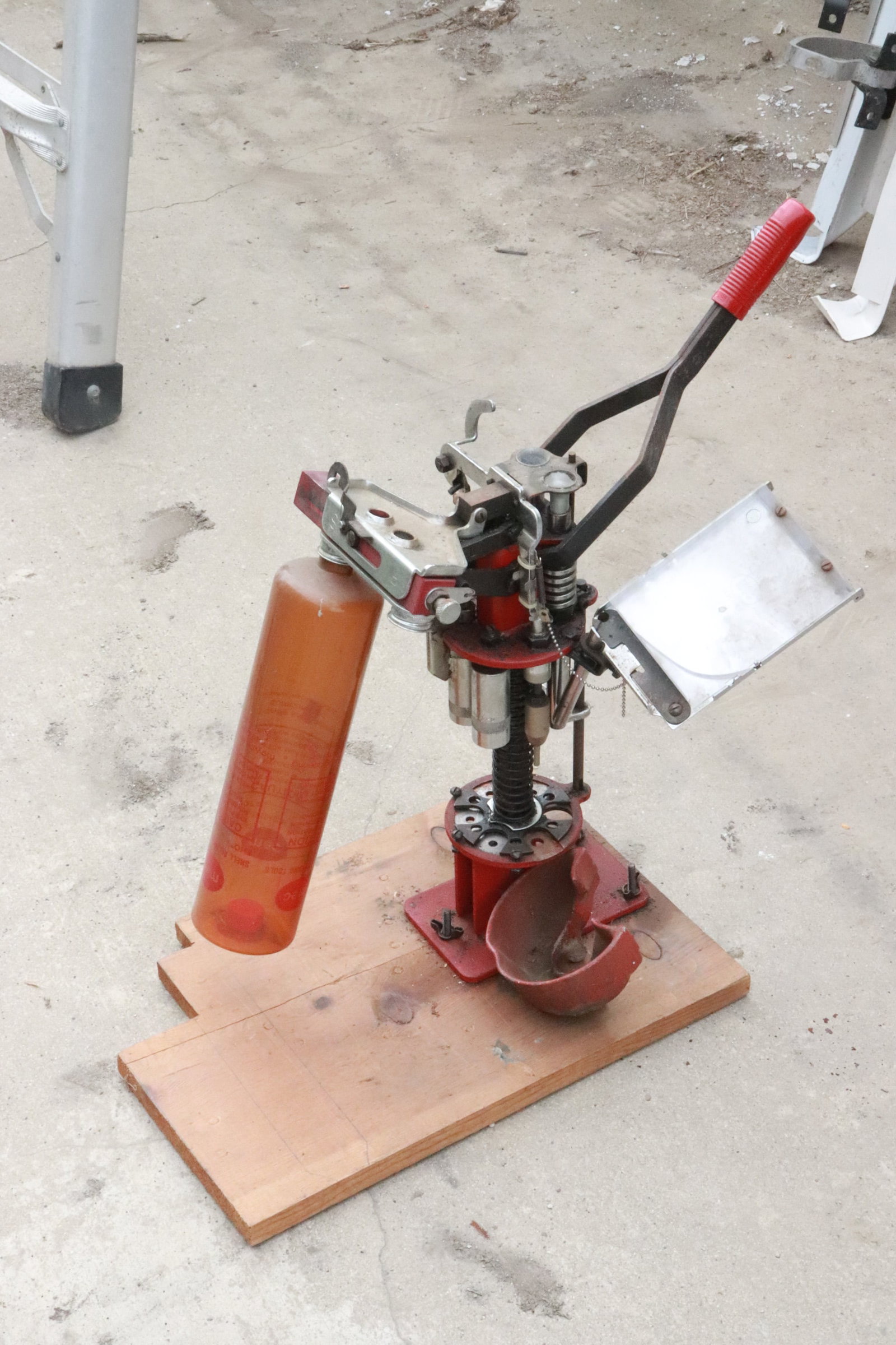 Shotgun bullet reloader, complete?: Shotgun bullet reloader, complete?, 21.5"x11"x19"