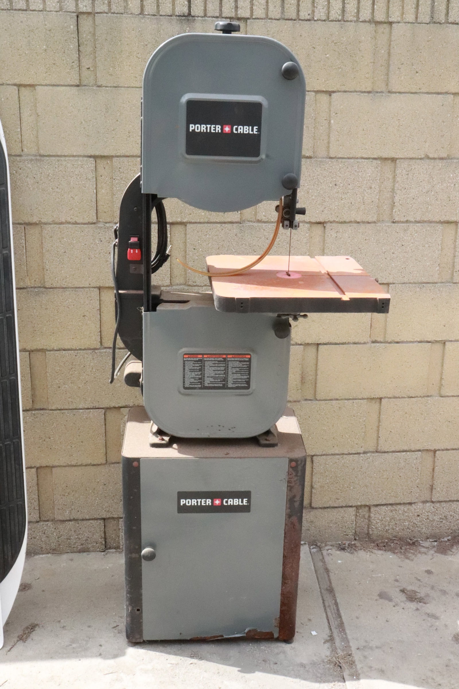Porter-Cable 13.625 in stationary band saw (1 of 7)