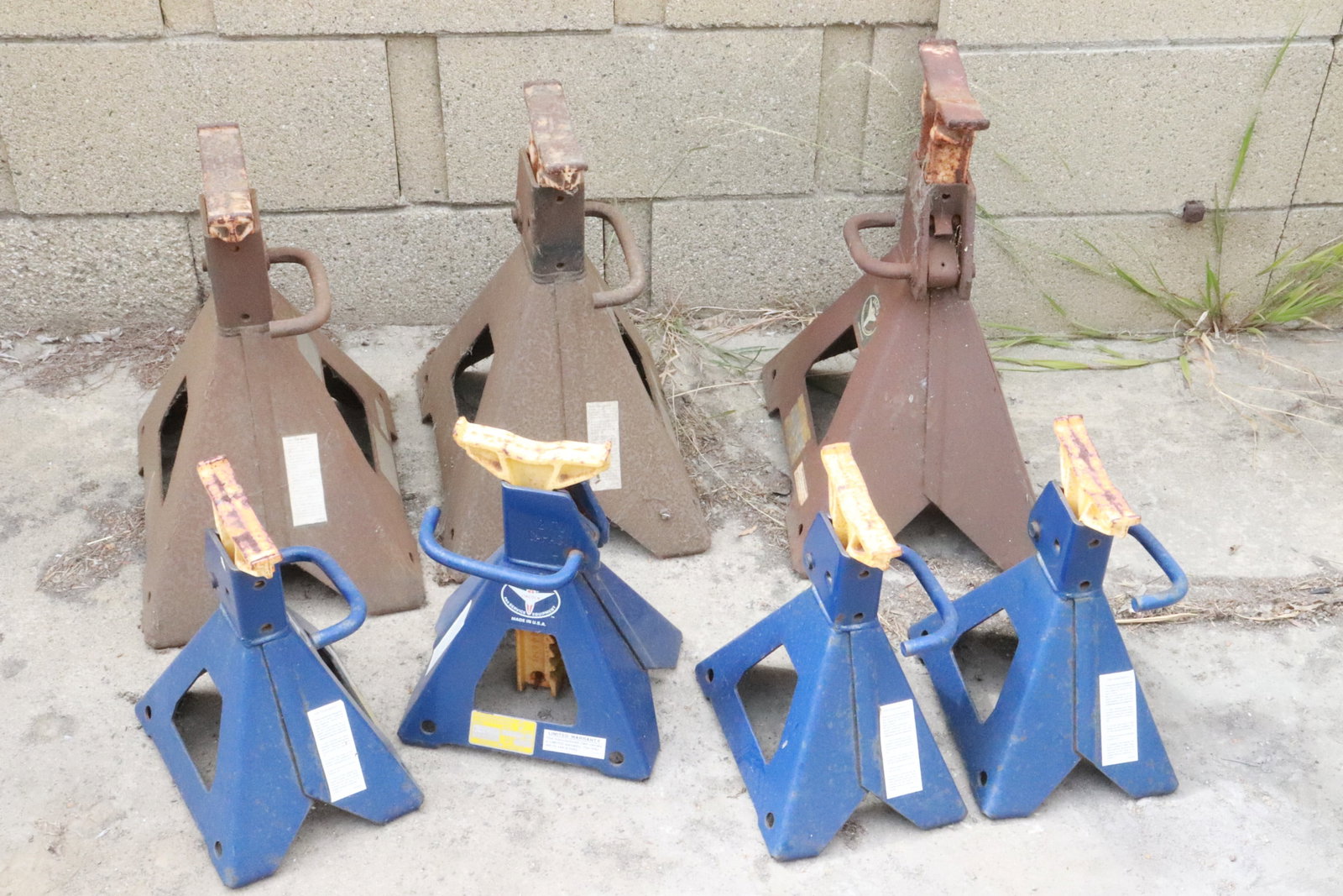 7 floor jack stands: 7 floor jack stands, 12"x9"x7" - 16"x13"x10"