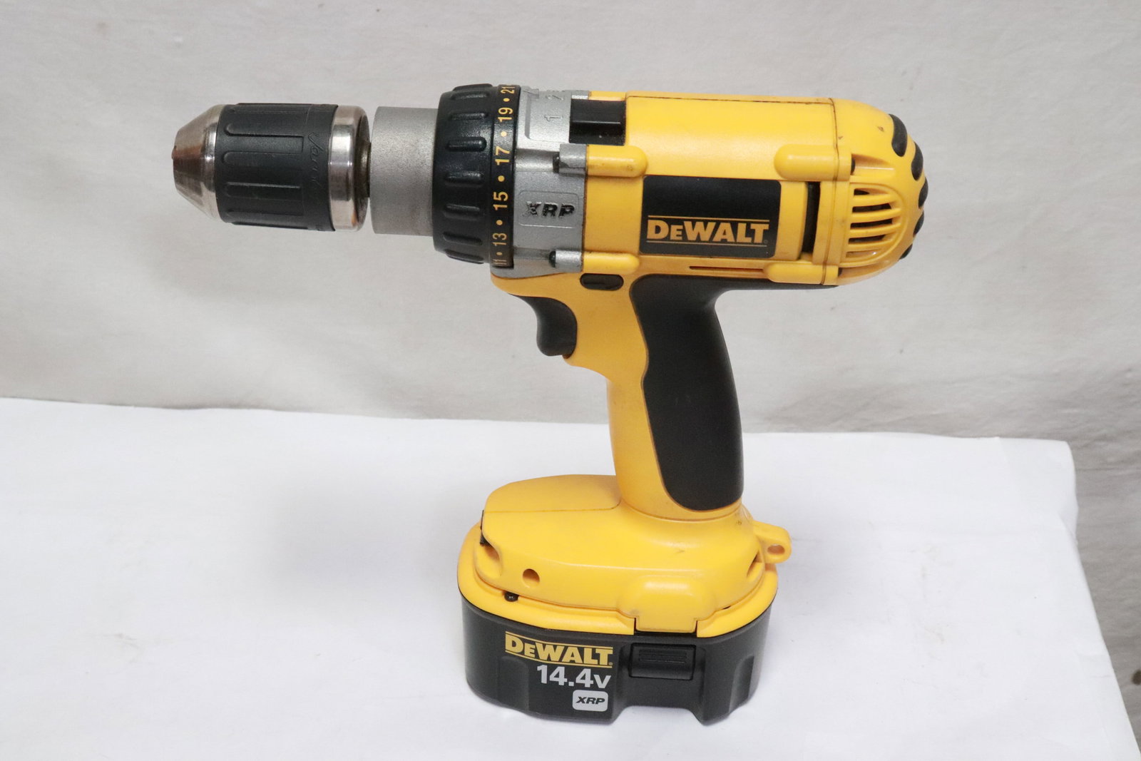 2 pieces Dewalt - 2