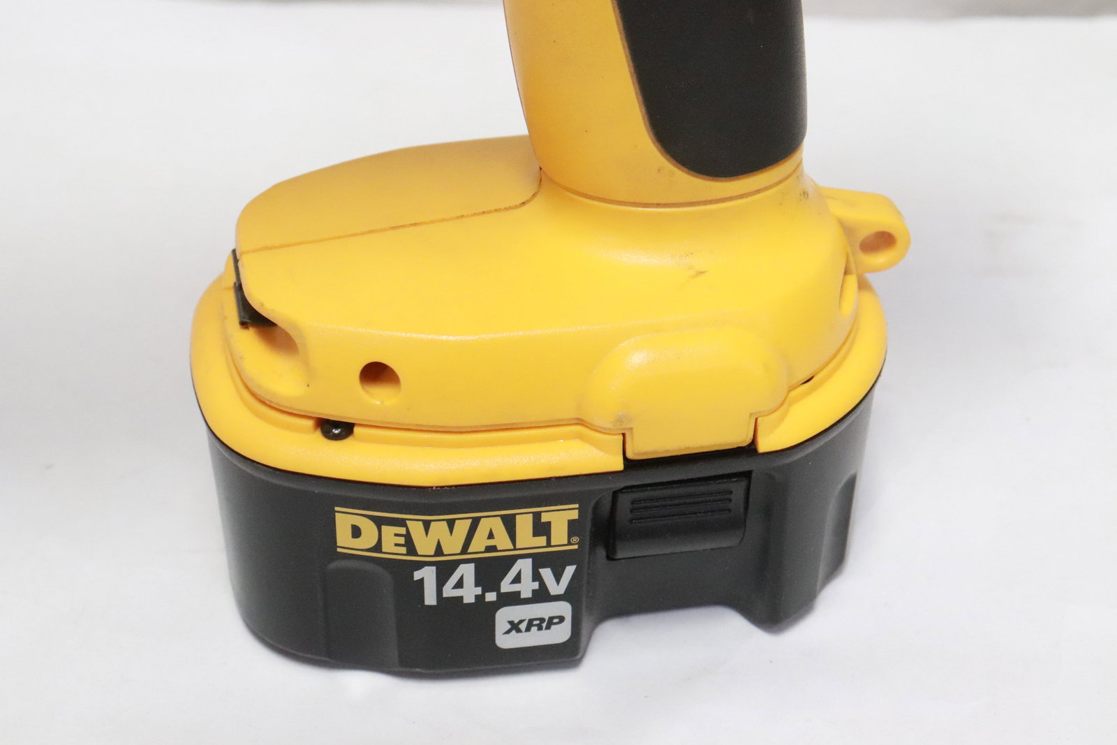 2 pieces Dewalt - 4