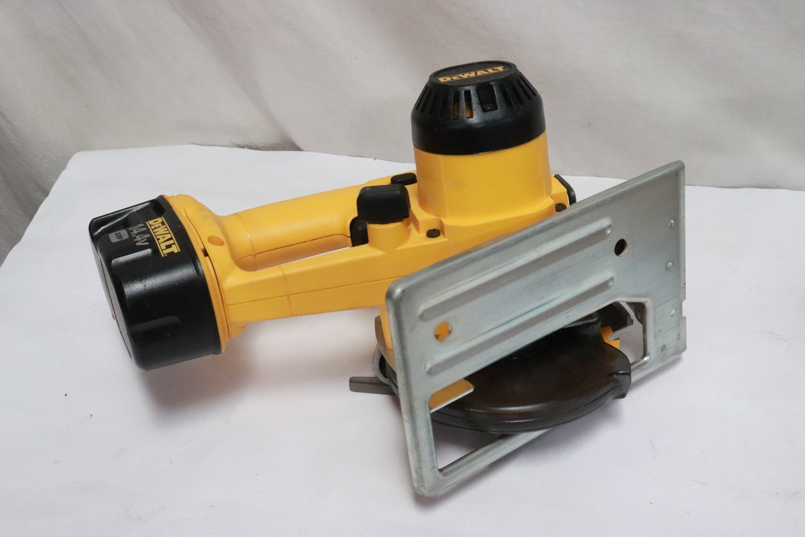 2 pieces Dewalt - 7