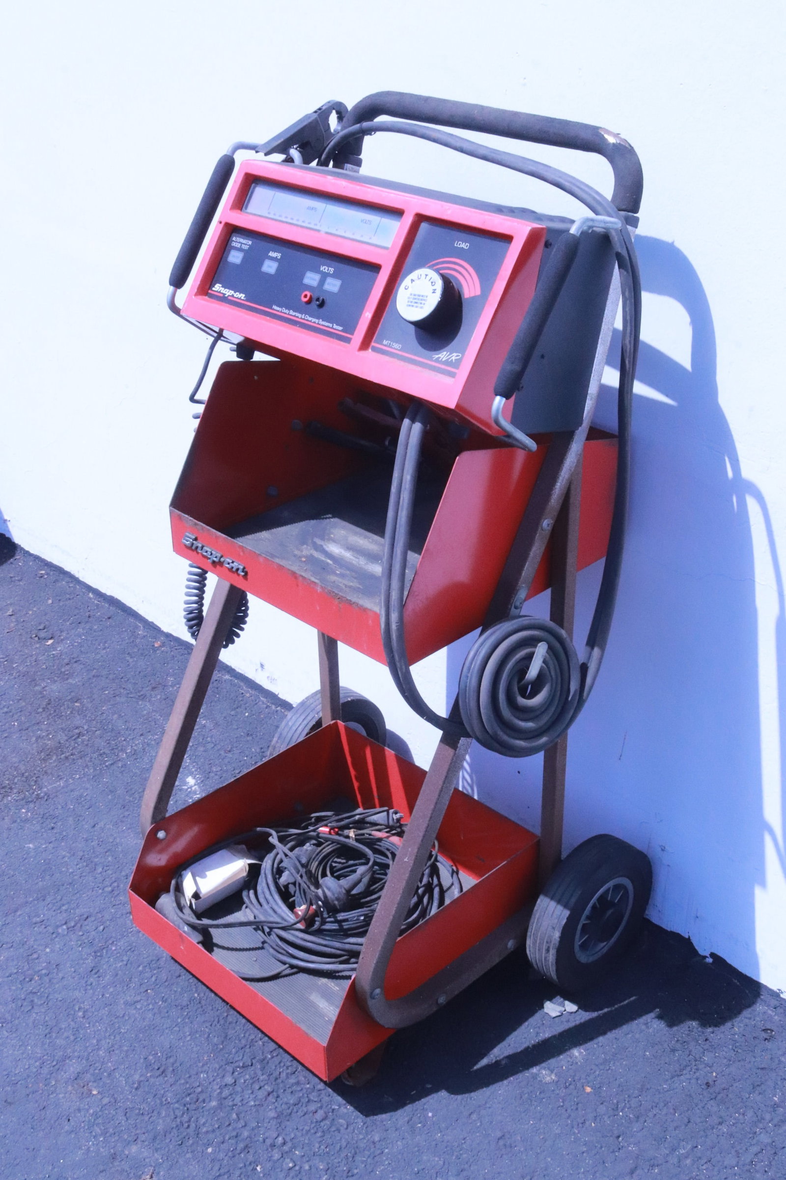 A heavy duty starting and charging system Tesler: A Snap-on Mt1560 AVR heavy duty starting and charging system Tesler, 42.3"x22"x20.2"