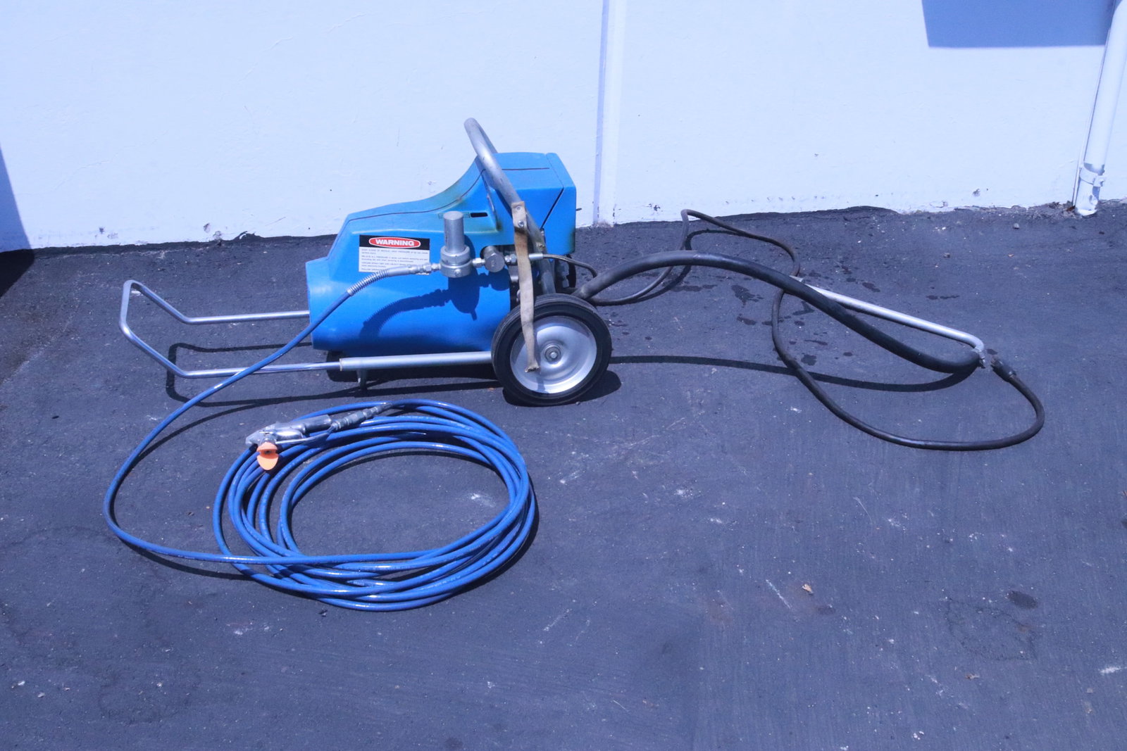 A Graco 190ES airless paint sprayer: A Graco 190ES airless paint sprayer