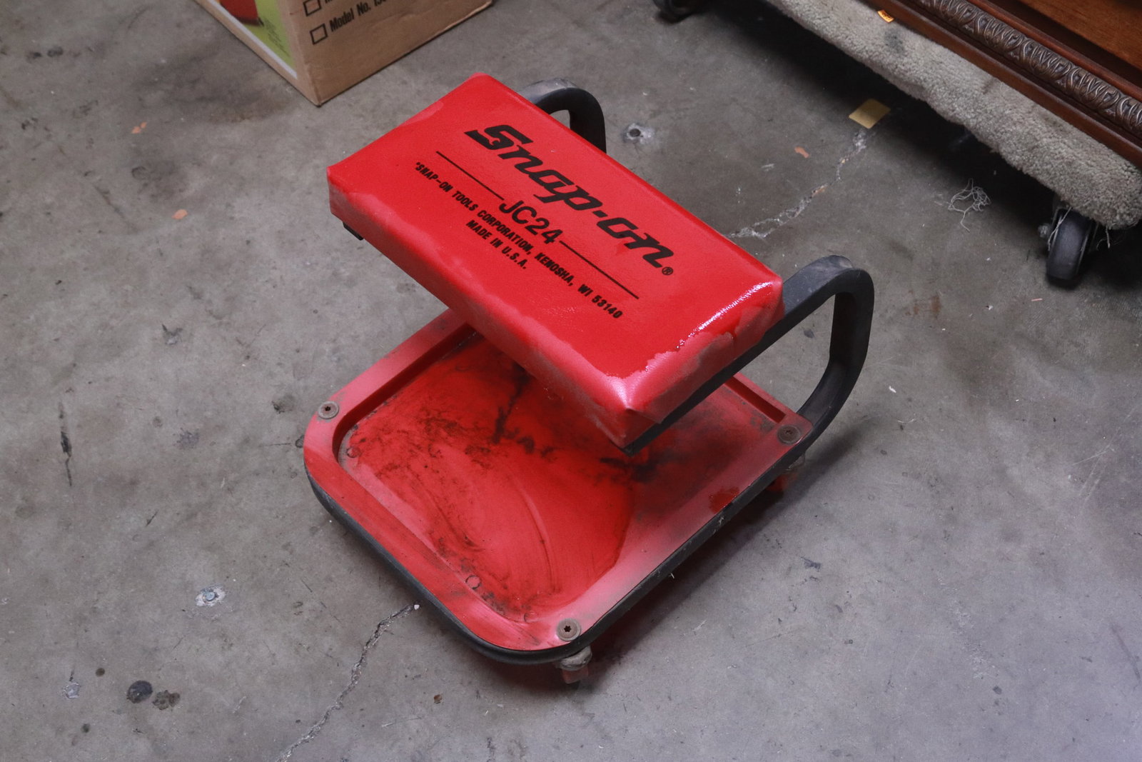 Snap-on Creeper seat on wheels (1 of 5)