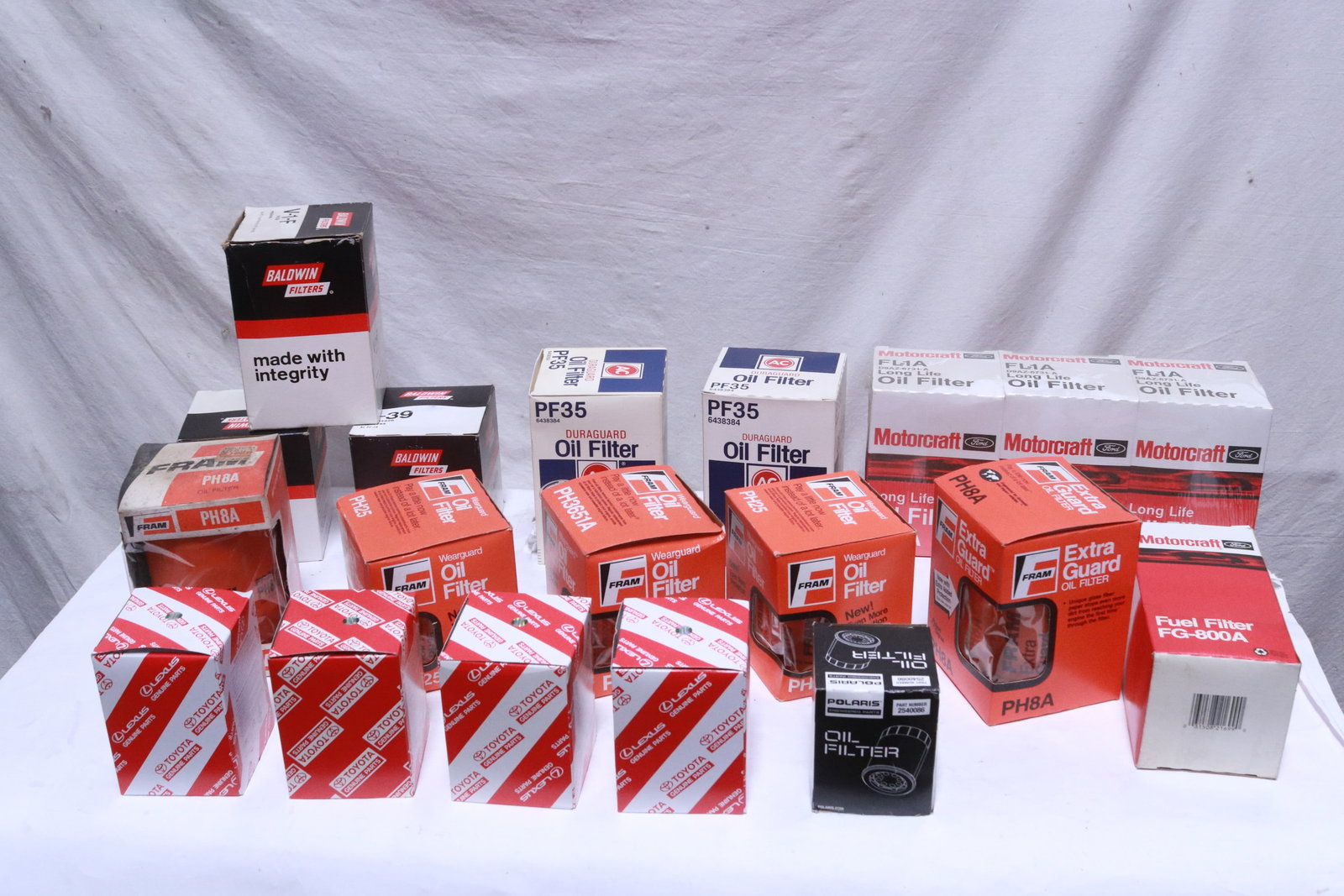 Lot of 18 oil filters, all NIB in various brand/ styles: Lot of 18 oil filters, all NIB in various brand/ styles