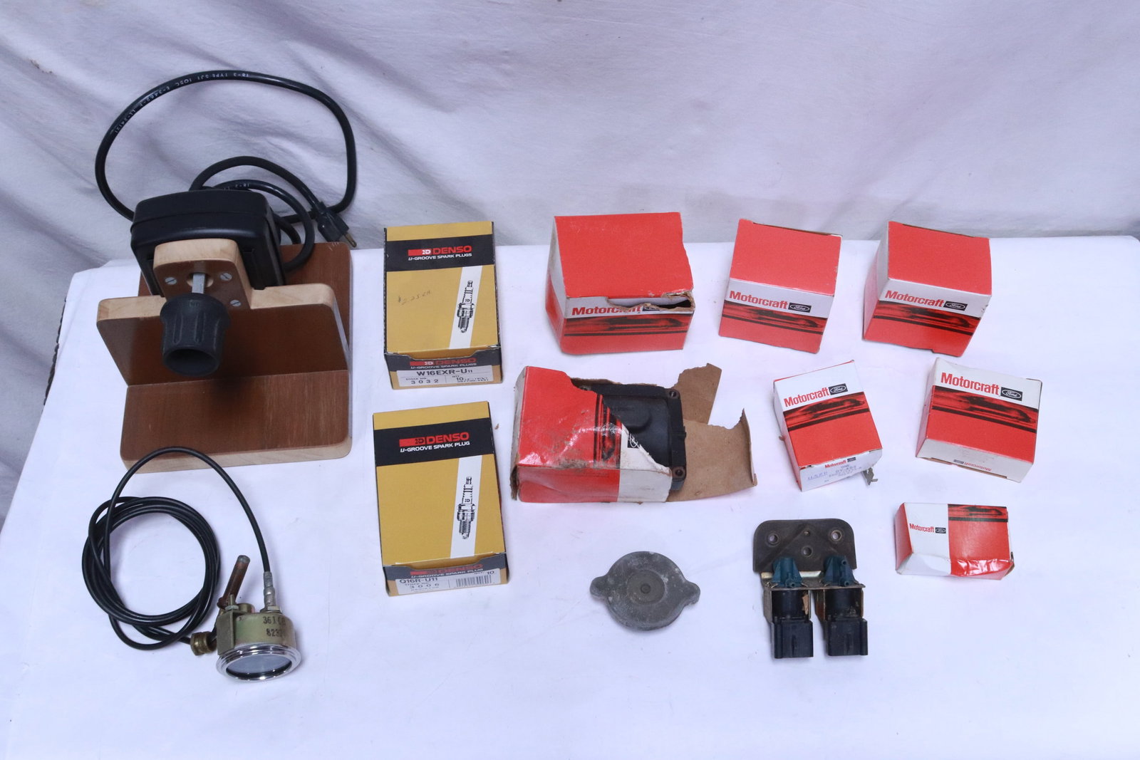 Lot of vintage car parts: Lot of vintage car parts