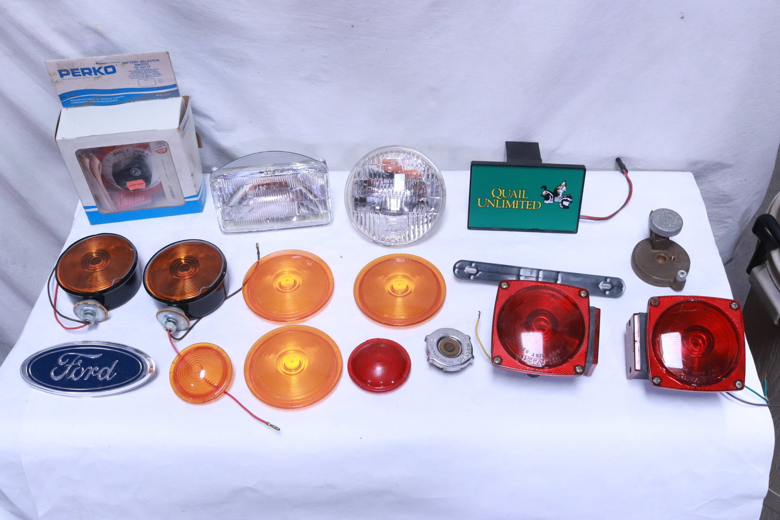 Lot of vintage car light, etc.: Lot of vintage car light, etc.