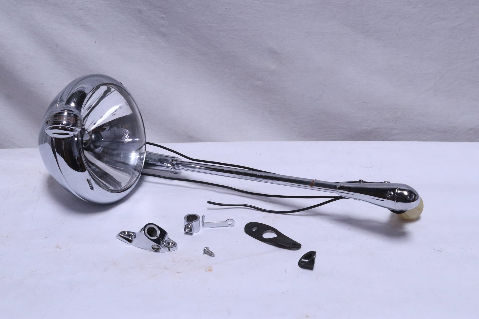 A GE spot light with mounting screws: A GE spot light with mounting screws, appear to be new