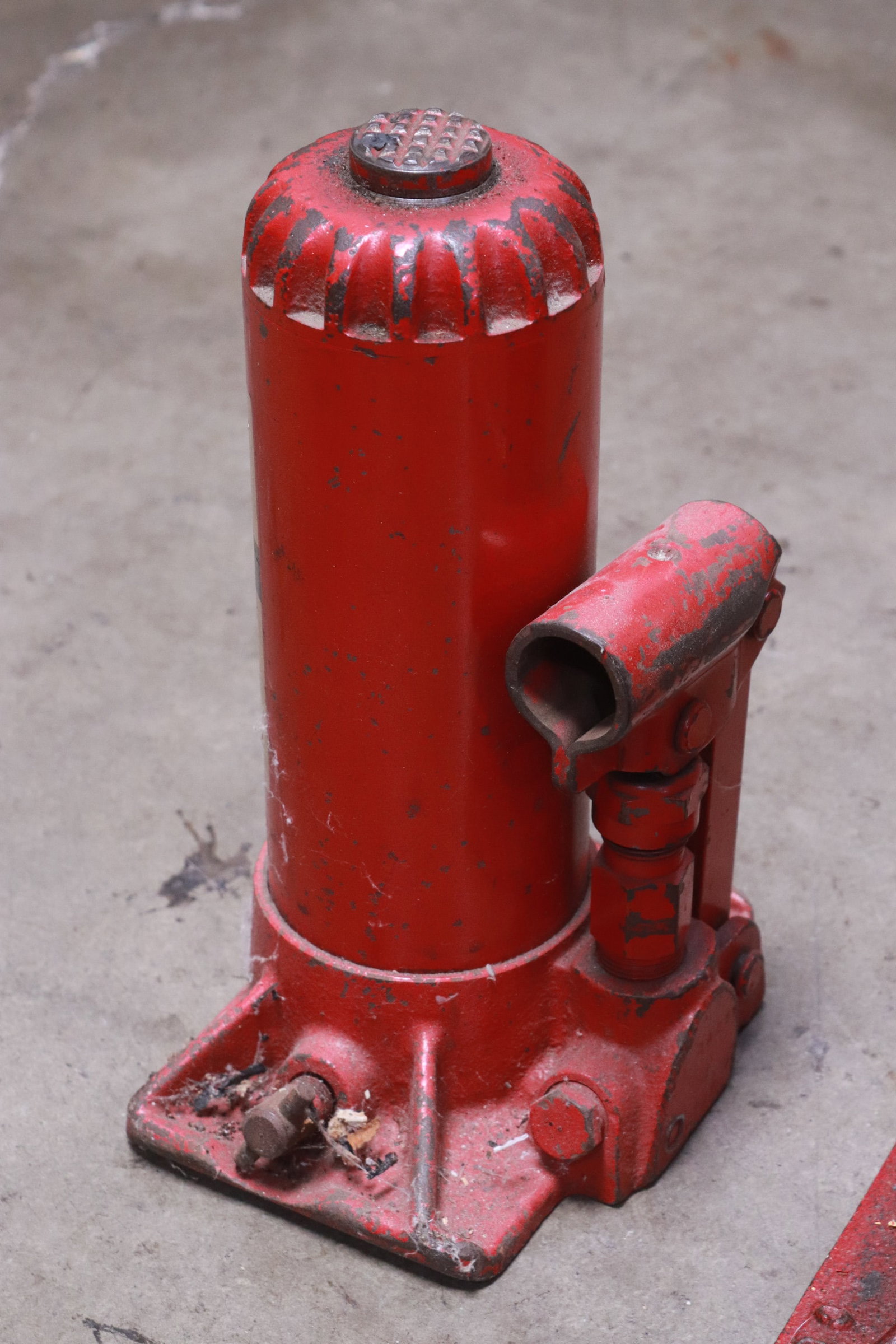 2 floor jacks - 2