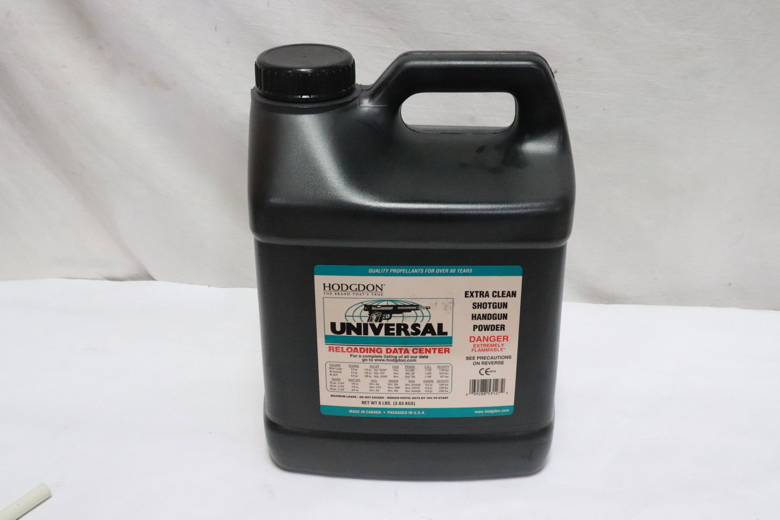 Hodgdon 8 LBs extra clean shotgun/ handgun powder bottle: Hodgdon 8 LBs extra clean shotgun/ handgun powder bottle, NO shipping for this lot, local pickup only