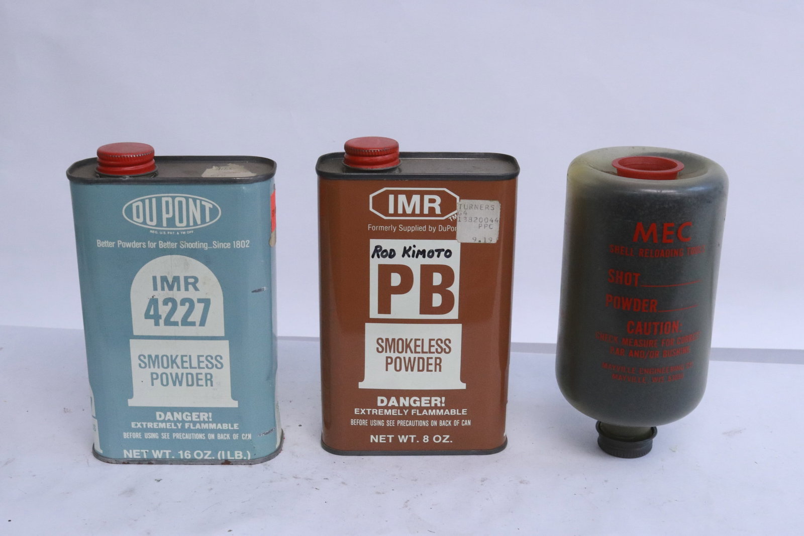 3 pieces: 3 pieces (6.25"x3.8"x1.7" - 6.1"x2.95"dia); a Dupond 1 LB gunpowder can, a PB 8 oz gunpowder can, and a bottle of MEC reloaders tools, NO shipping for this lot, local pickup only