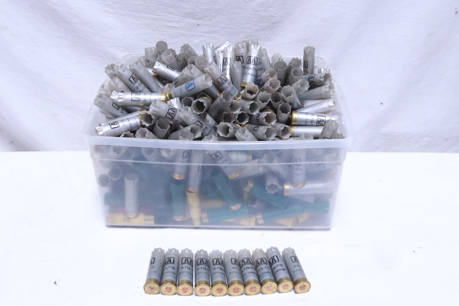 Approx. 500 empty shotgun shells: Approx. 500 empty shotgun shells, mostly 12 gauge