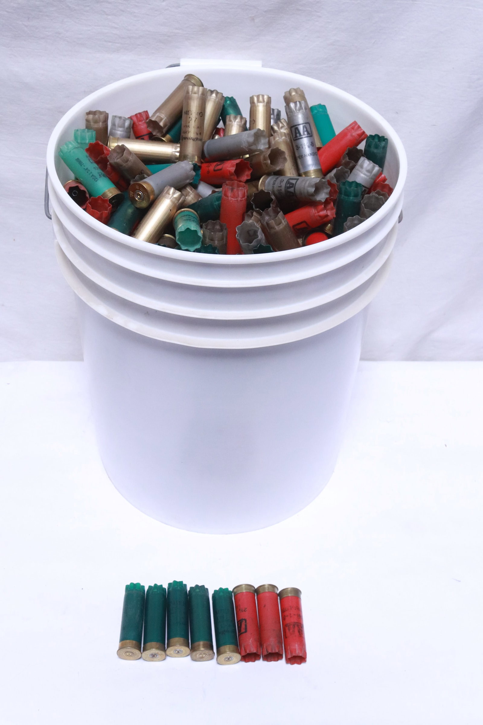 Approx. 500 empty shotgun shells: Approx. 500 empty shotgun shells, mostly 12 gauge