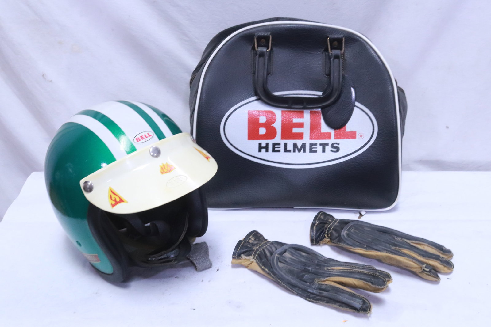 Bell motorcycle helmet w/ pair goggle & leather gloves: A Bell motorcycle helmet (9.15"x11.6"x8.15") together with pair of goggle and pair leather gloves