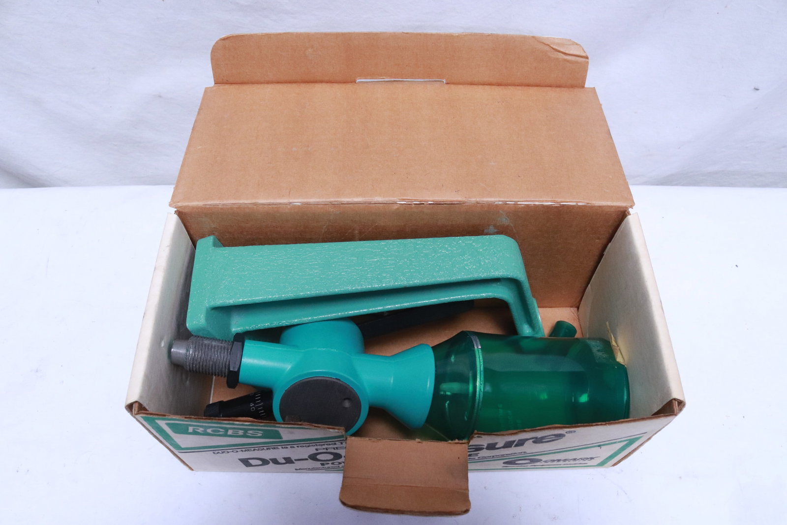 A powder measuring device: A powder measuring device (box:5"x11.2"x4.75")