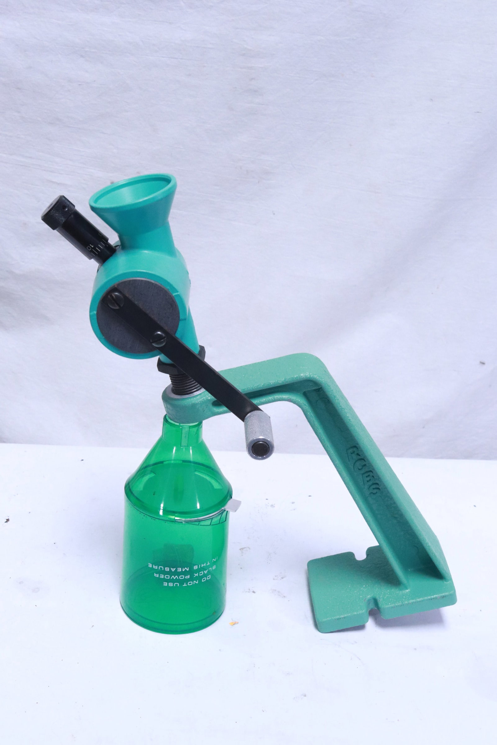 A powder measuring device - 5