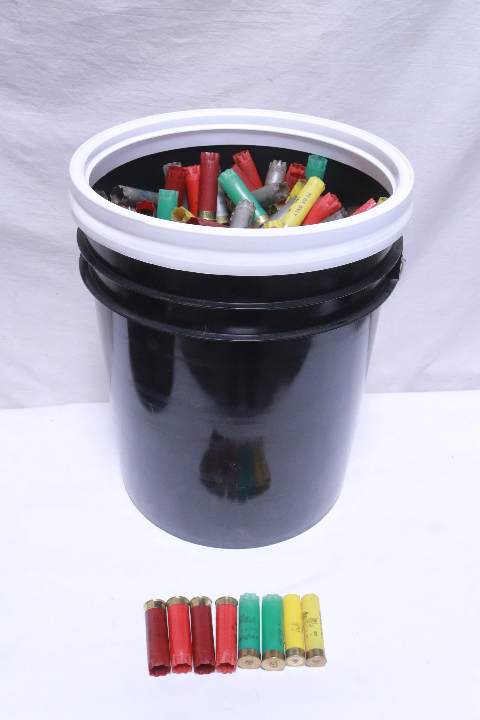 Approx. 500 gauge 12/ 20 empty shotgun shells: Approx. 500 gauge 12/ 20 empty shotgun shells