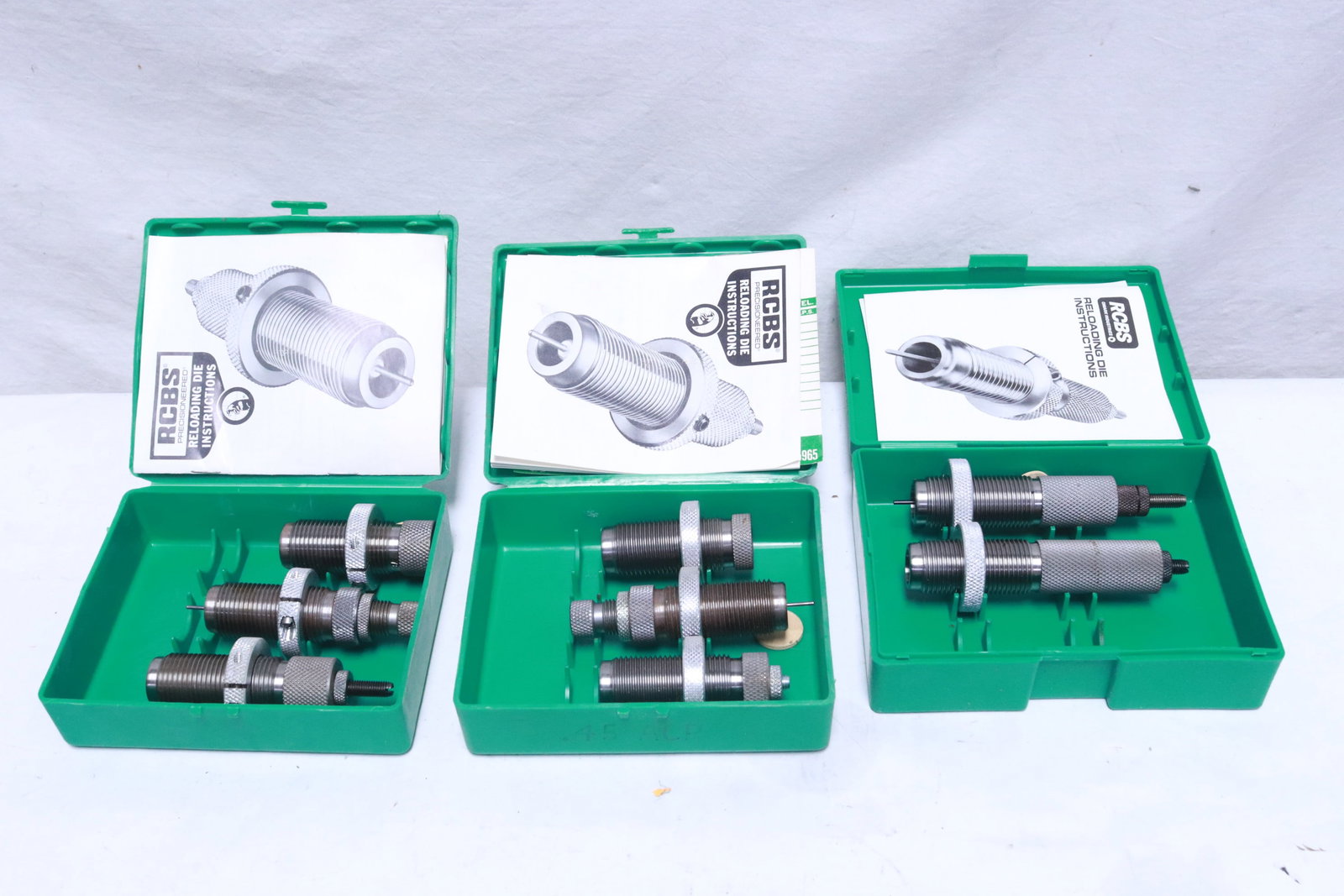 3 reloading dies: 3 reloading dies (box:5.3"x4.7"x1.6" ea)