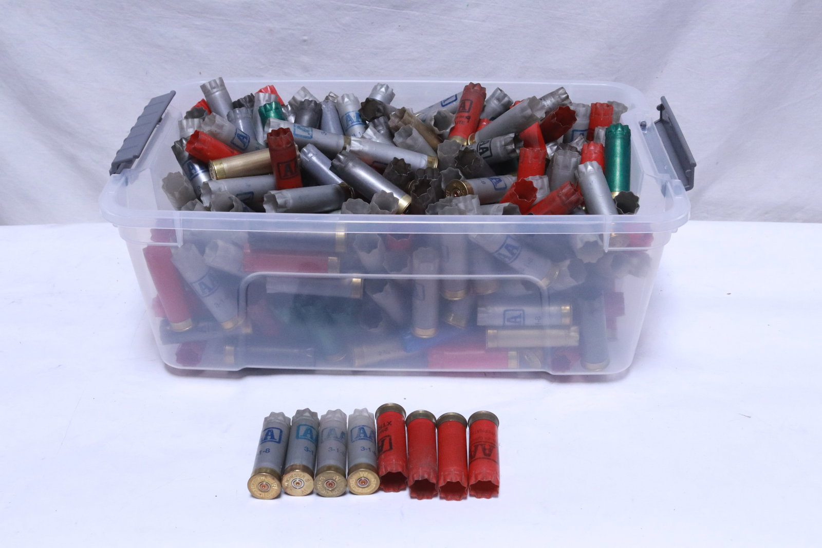 Approx. 500 gauge 12/ 20 empty shotgun shells: Approx. 500 gauge 12/ 20 empty shotgun shells