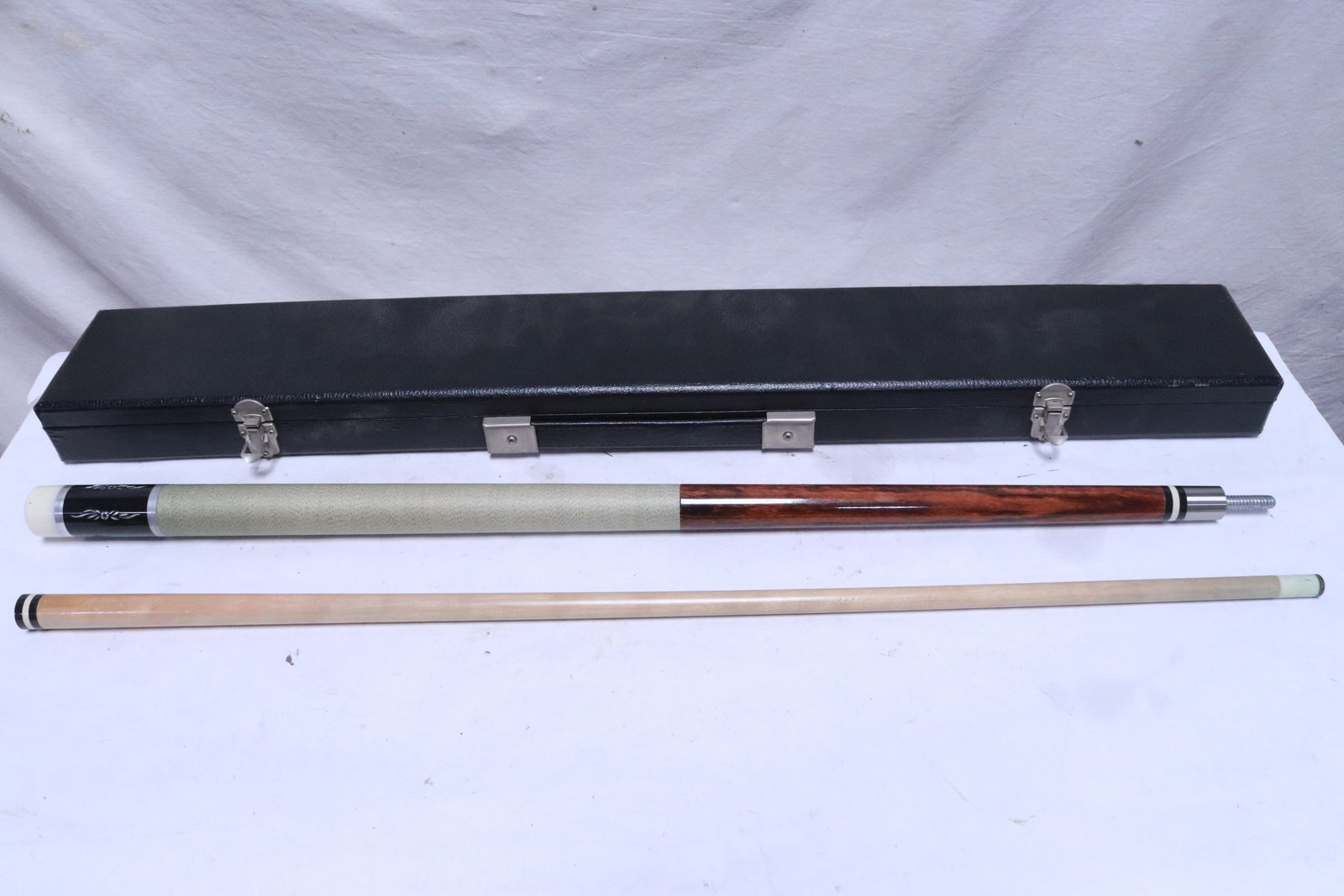 Fine Q-stick in original storage box: Fine Q-stick (57.9"L) in original storage box (5"x31.8"x2")