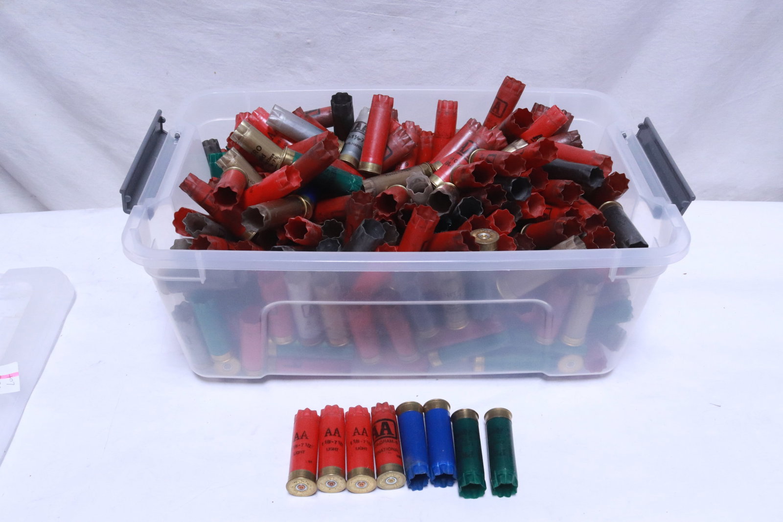 Approx. 500 gauge 12/ 20 empty shotgun shells: Approx. 500 gauge 12/ 20 empty shotgun shells