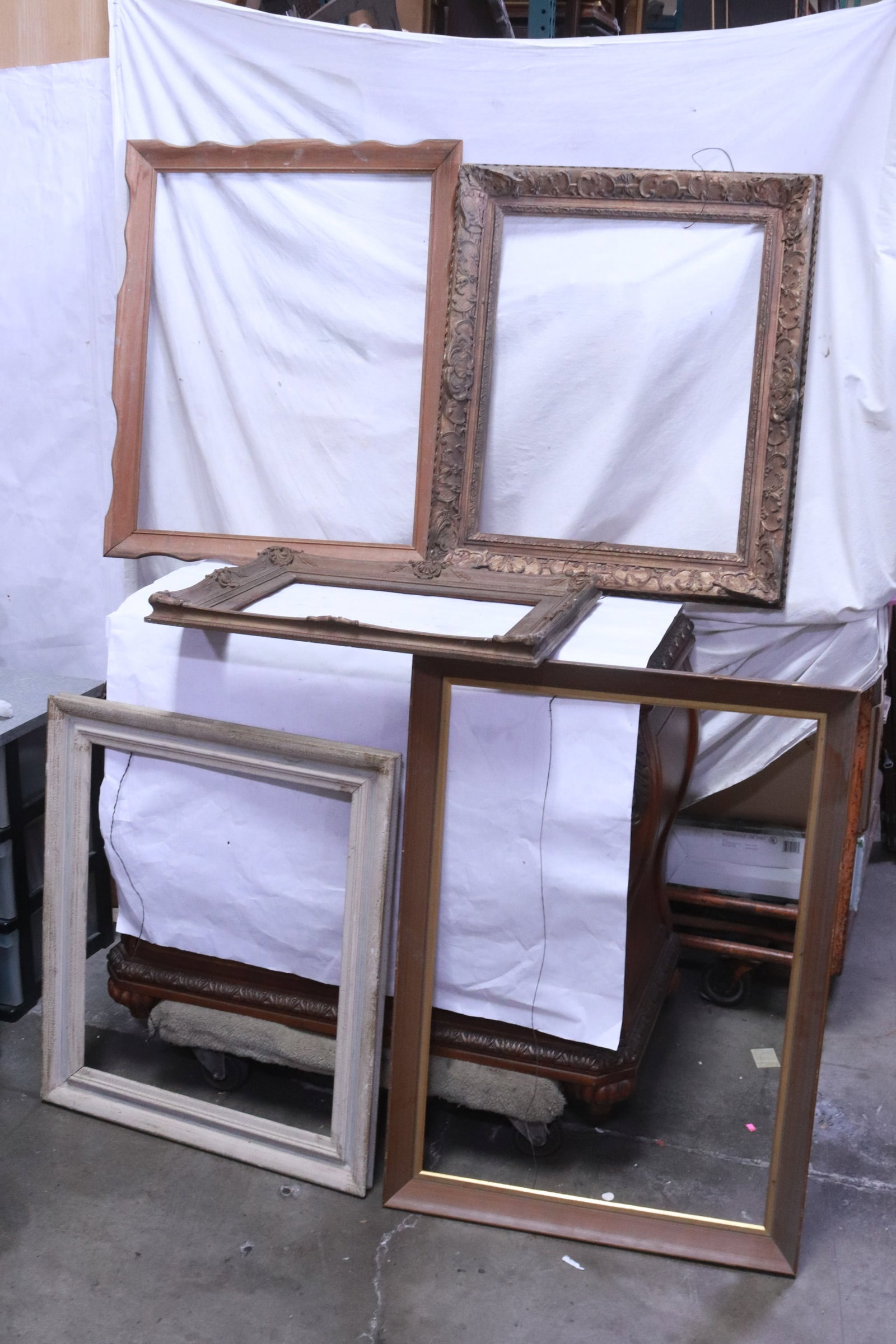6 painting frames: 6 painting frames, 18.7"x14.1"x0.8" - 25.85"x36"x1.7"