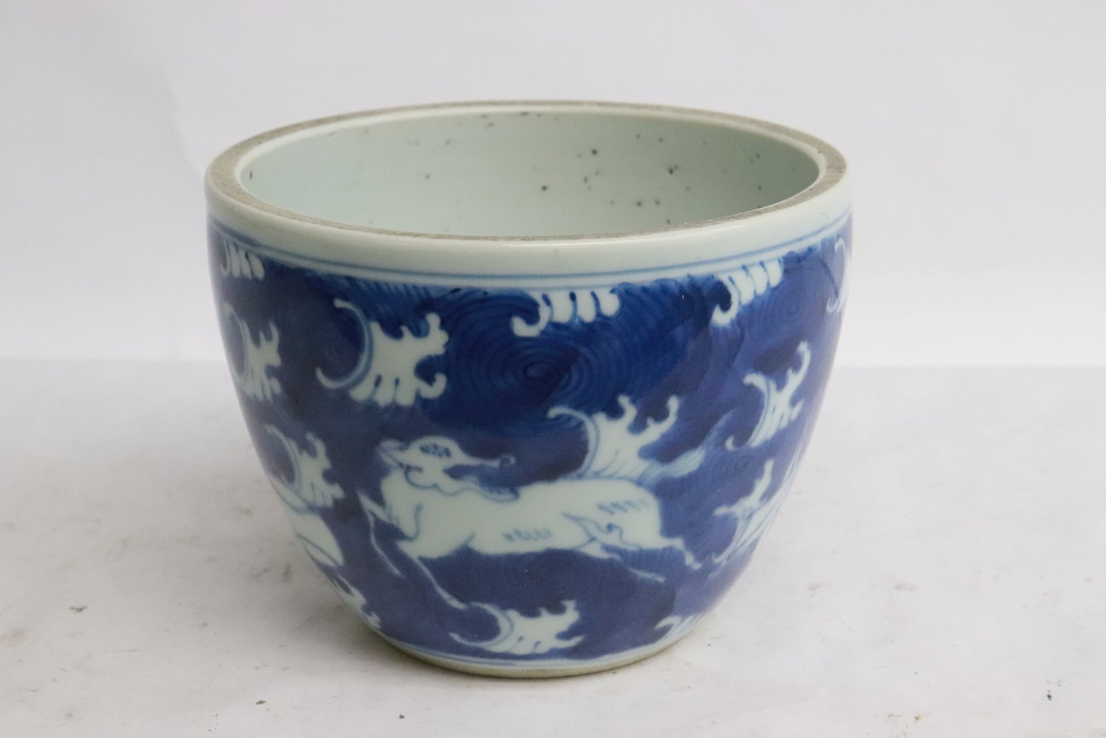 Chinese 17th c. porcelain censer, Kangxi period (1 of 7)