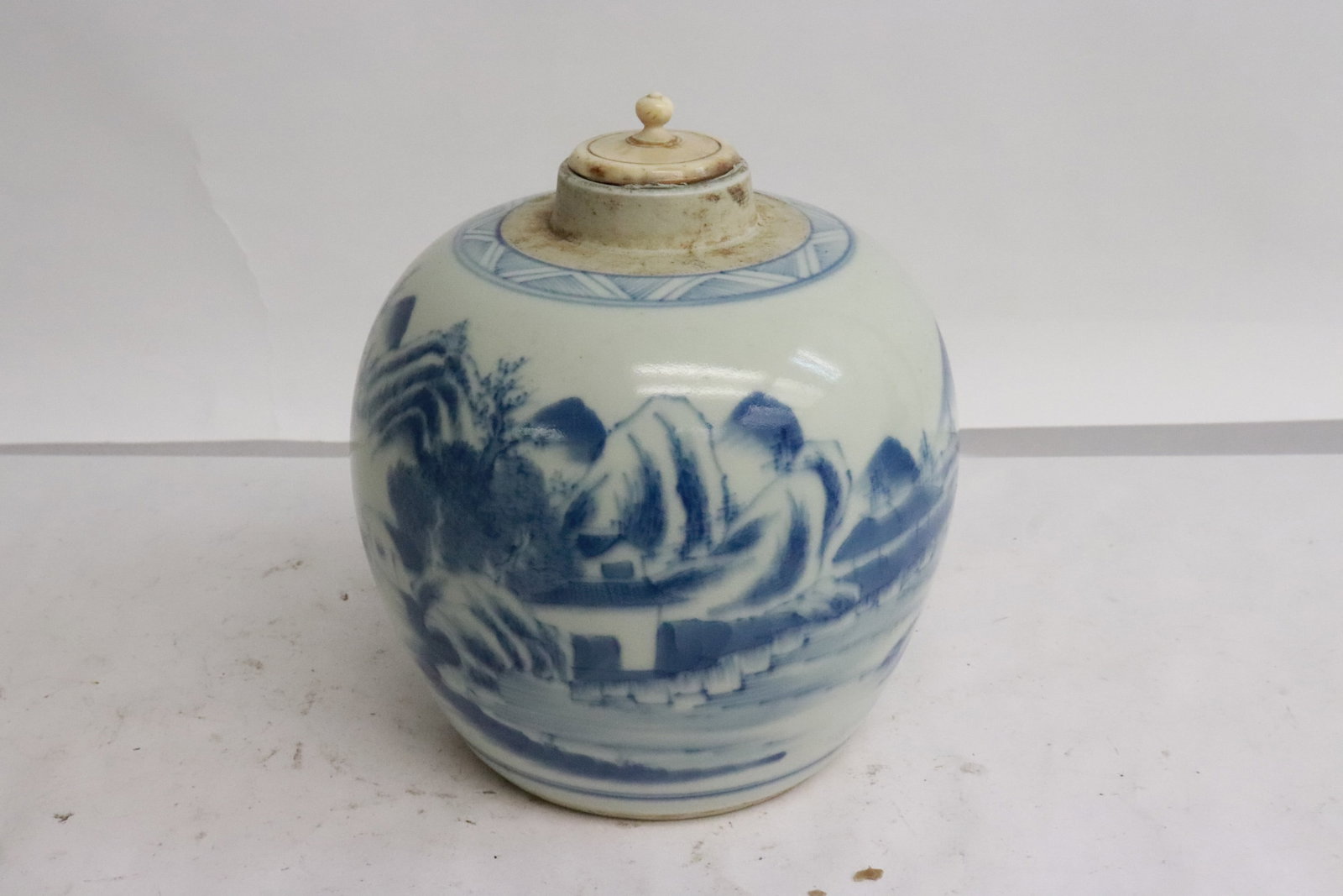 Chinese 18th c. porcelain jar, Qianlong period: Chinese 18th century blue and white porcelain jar with replacement cover, Qianlong period, 3.35"x4.8"dia