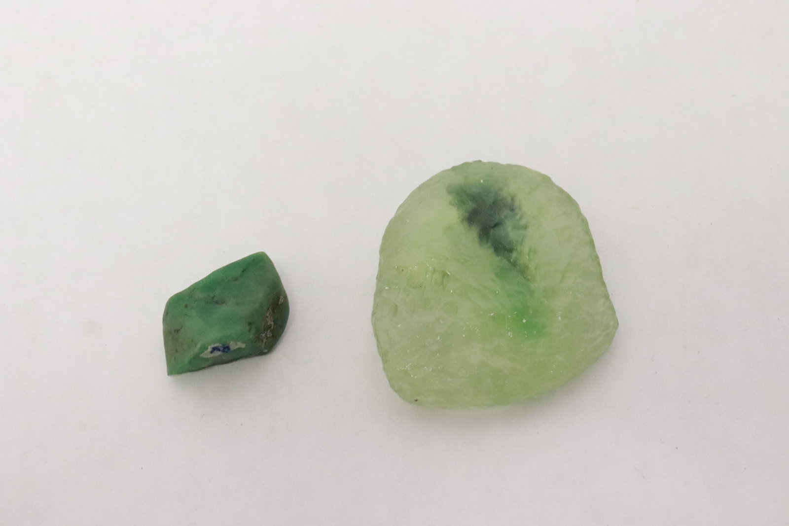 2 pieces jade like ornaments: 2 pieces jade like ornaments, 0.38"x0.75"x0.8", 1.45"x1.35"x0.3"
